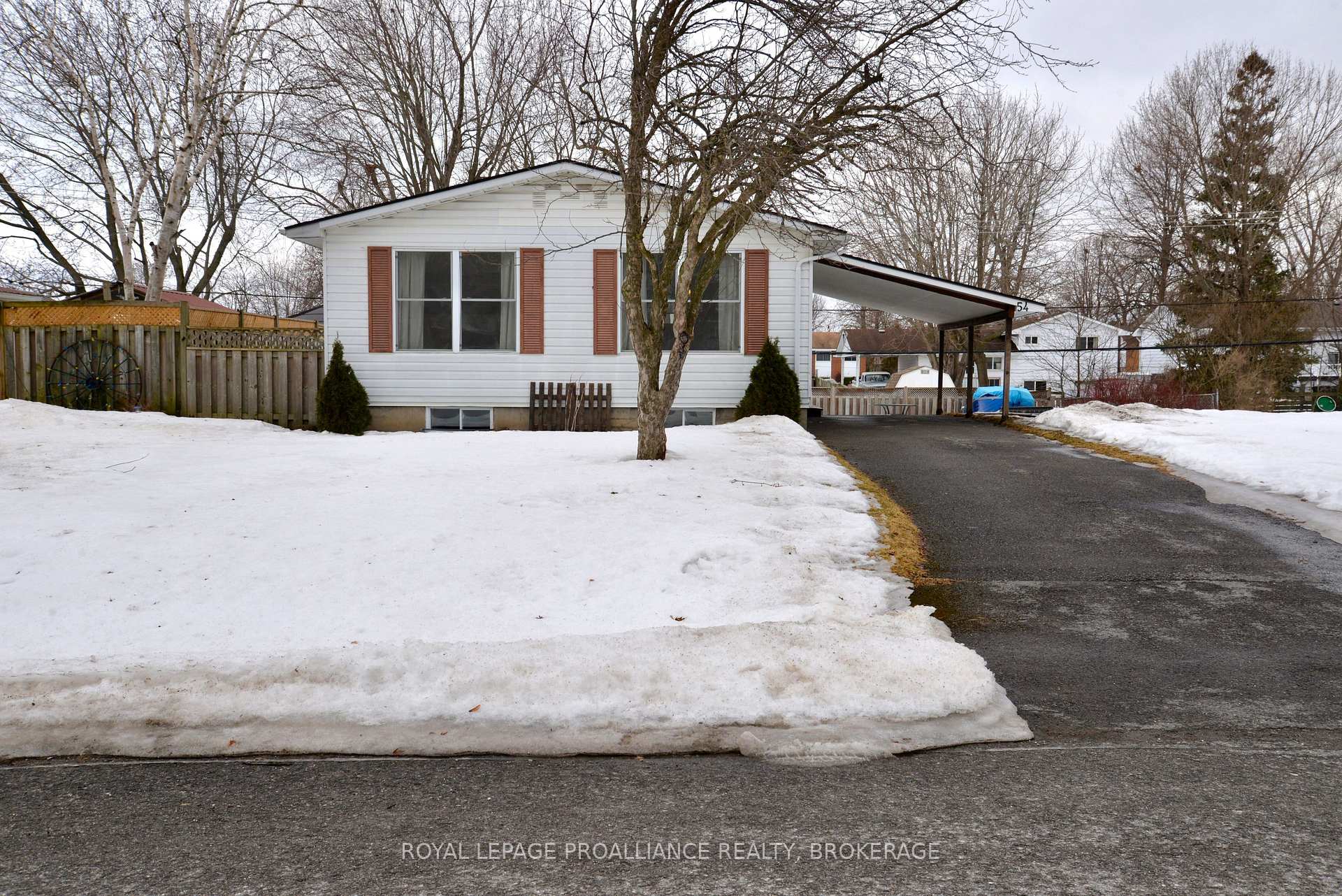 Photo 2 of 54 Clairton Place, Loyalist, Amherstview — HOMEH