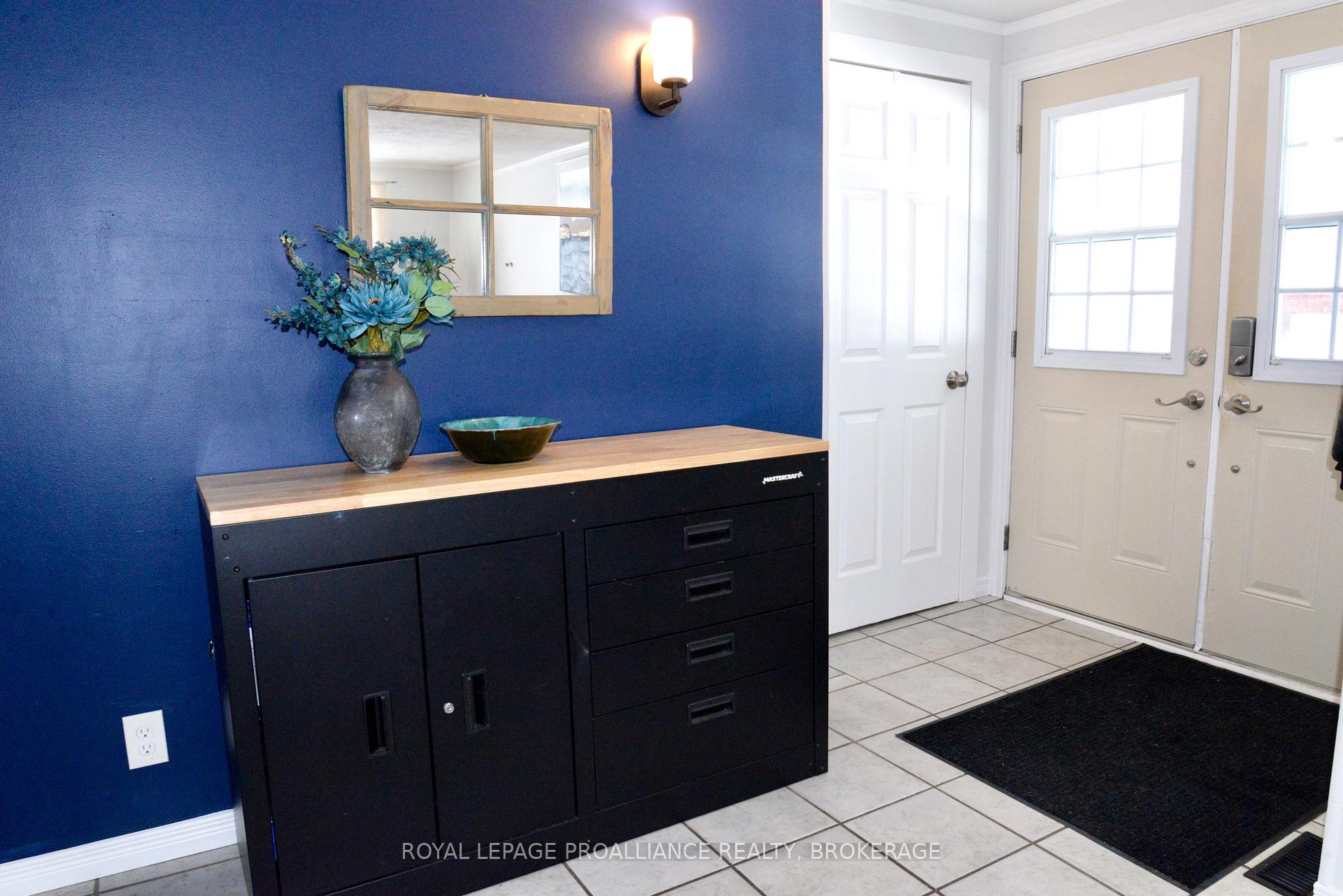 Photo 4 of 54 Clairton Place, Loyalist, Amherstview — HOMEH