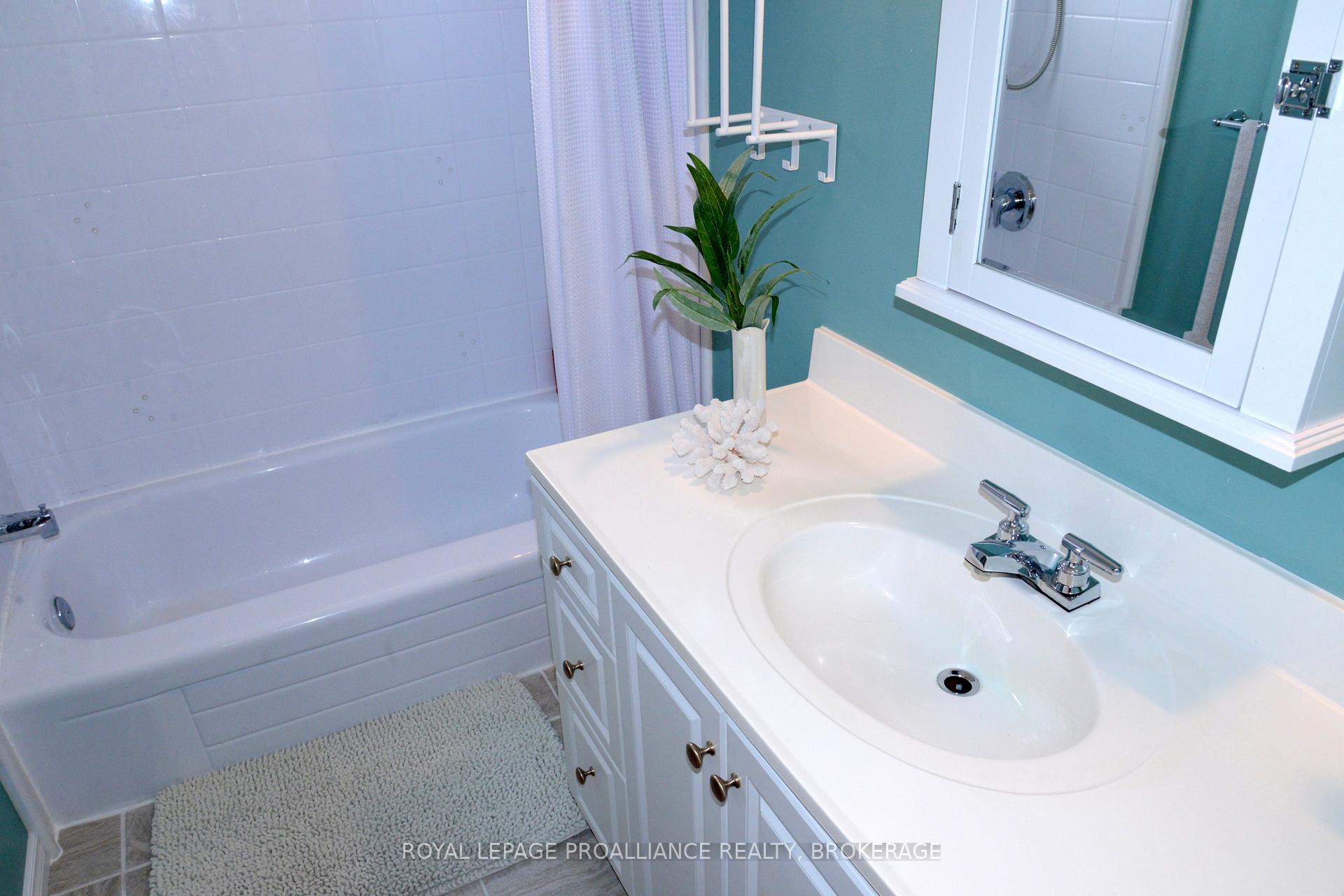 Photo 15 of 54 Clairton Place, Loyalist, Amherstview — HOMEH