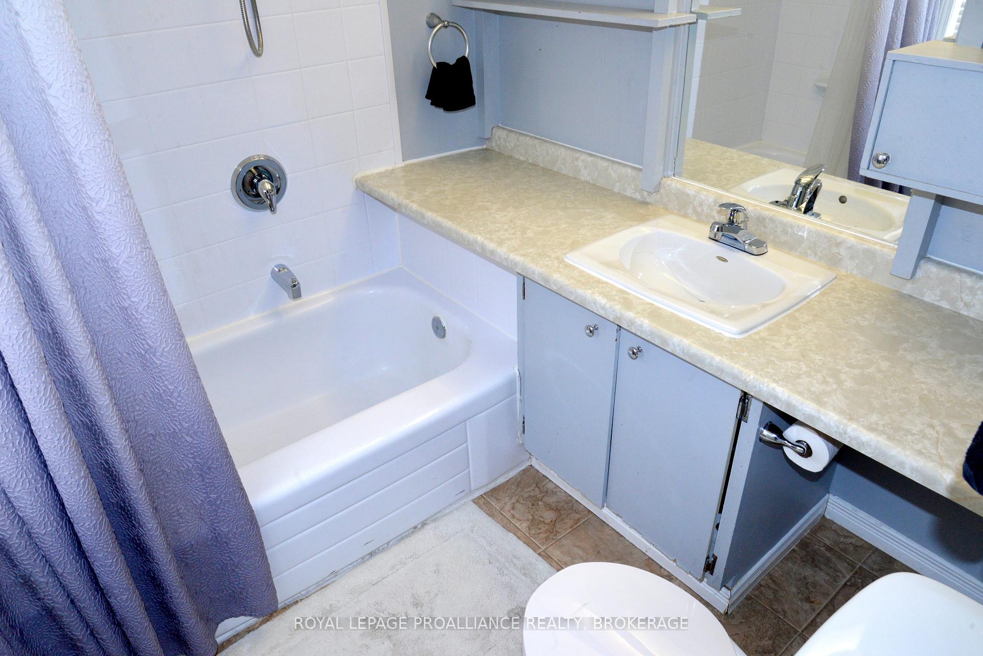 Photo 19 of 54 Clairton Place, Loyalist, Amherstview — HOMEH