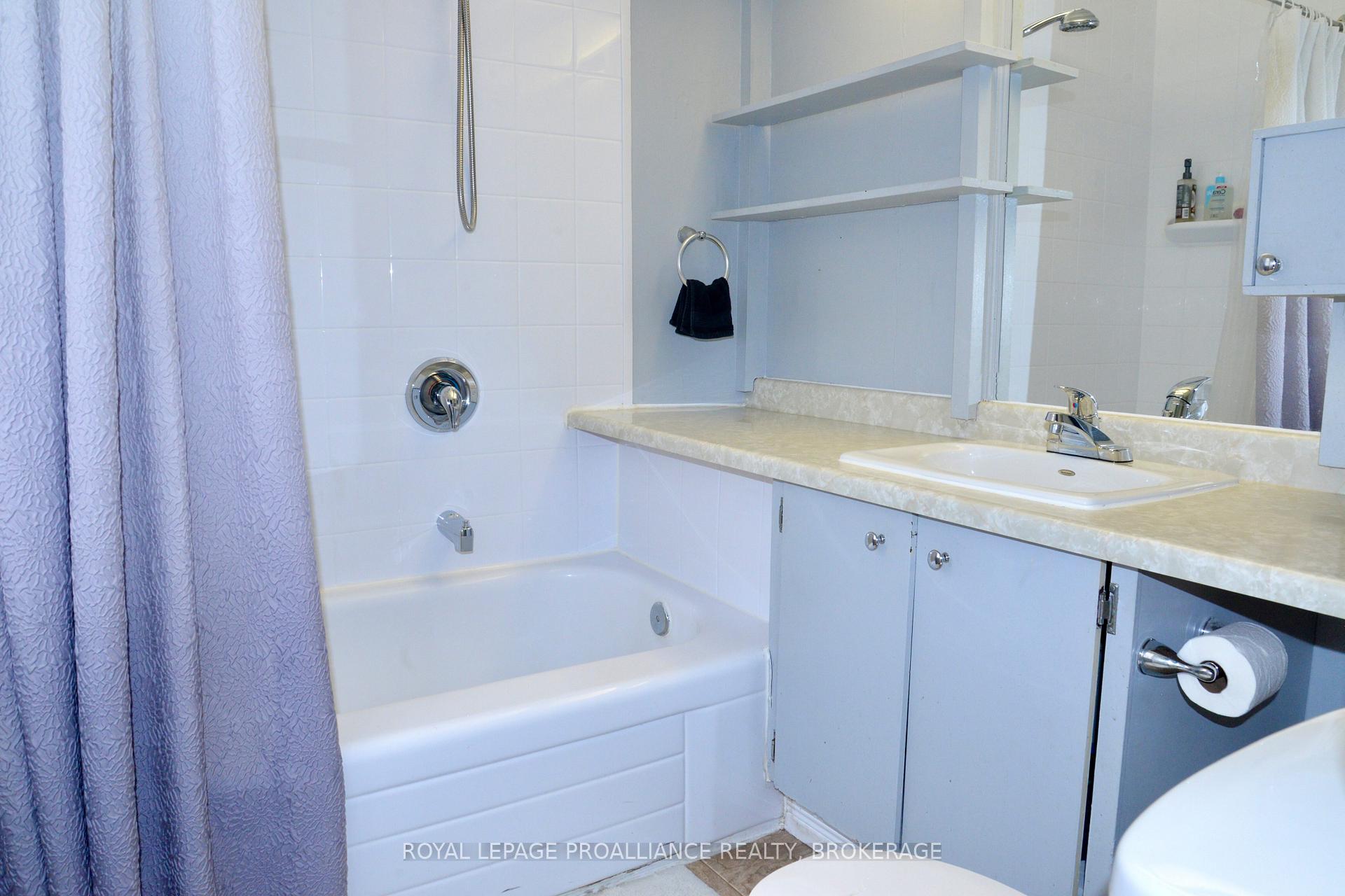 Photo 20 of 54 Clairton Place, Loyalist, Amherstview — HOMEH