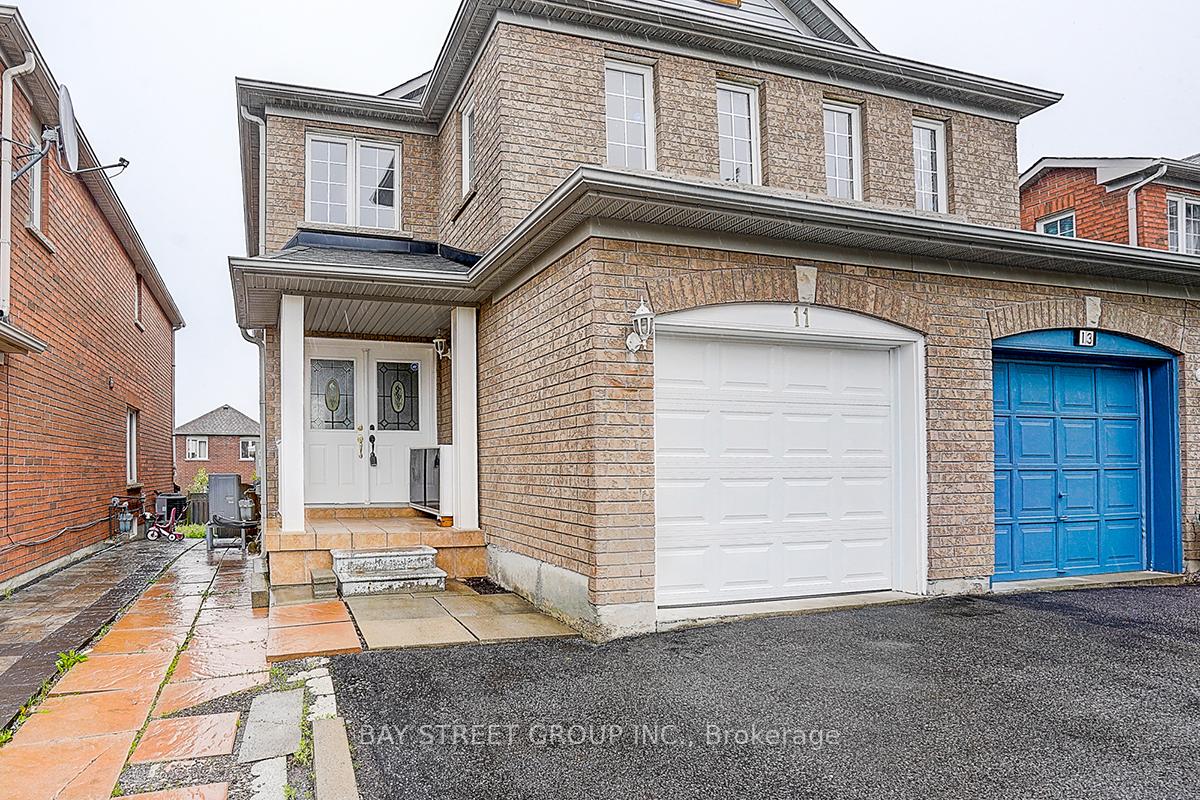 Photo 2 of 11 Tara Crescent, Markham, Cedarwood — HOMEH