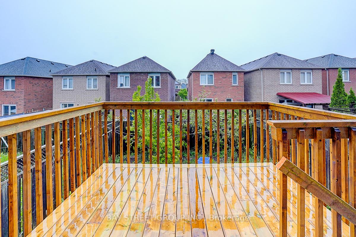 Photo 12 of 11 Tara Crescent, Markham, Cedarwood — HOMEH