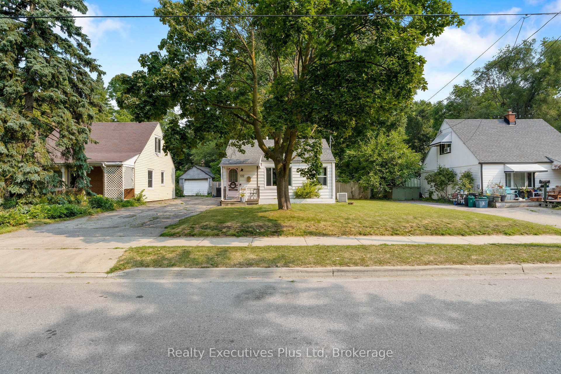 Photo 5 of 122 Spadina Road E, Kitchener — HOMEH