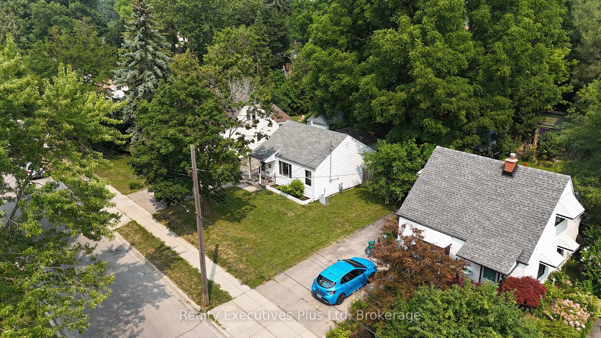 Photo 6 of 122 Spadina Road E, Kitchener — HOMEH