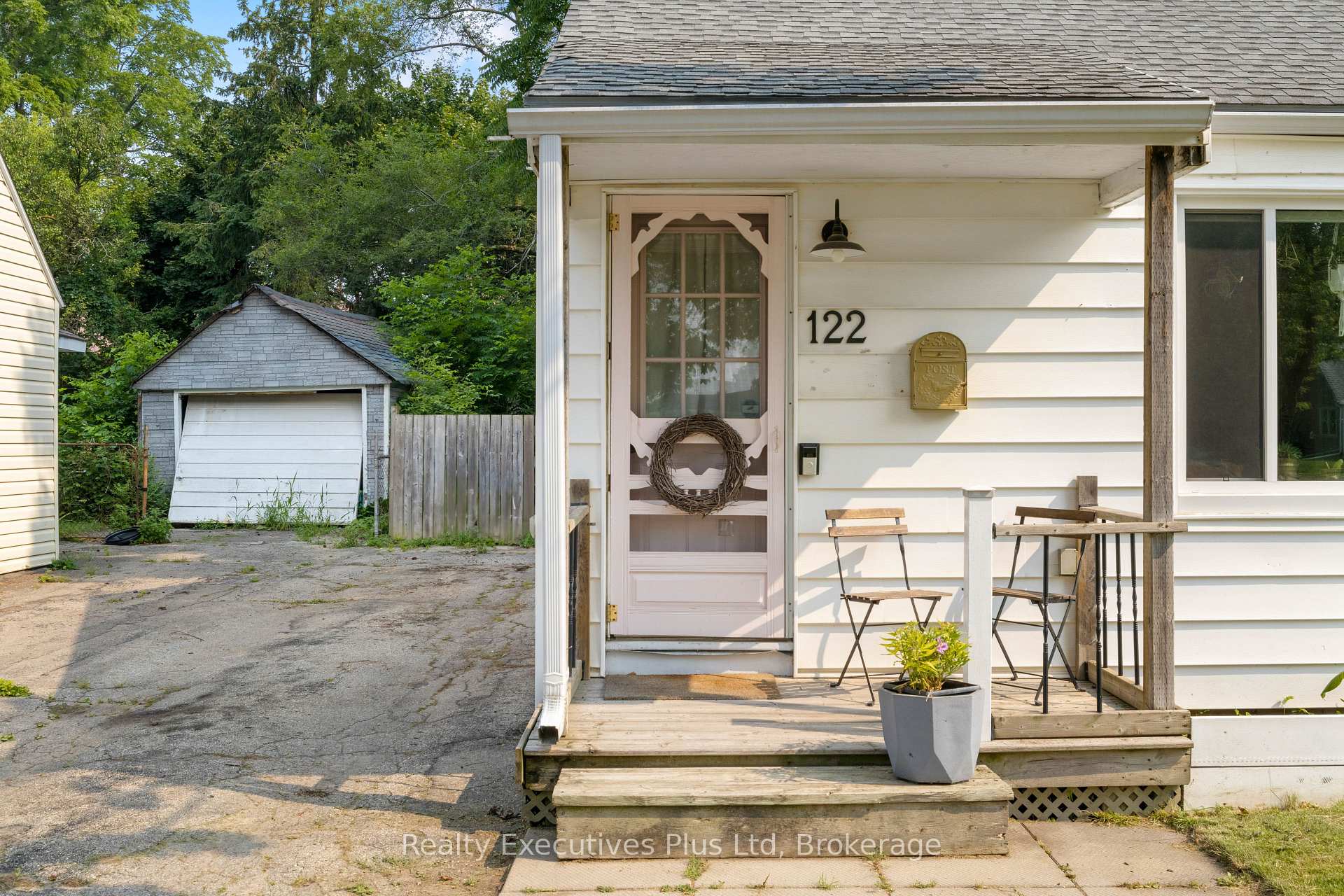 Photo 7 of 122 Spadina Road E, Kitchener — HOMEH