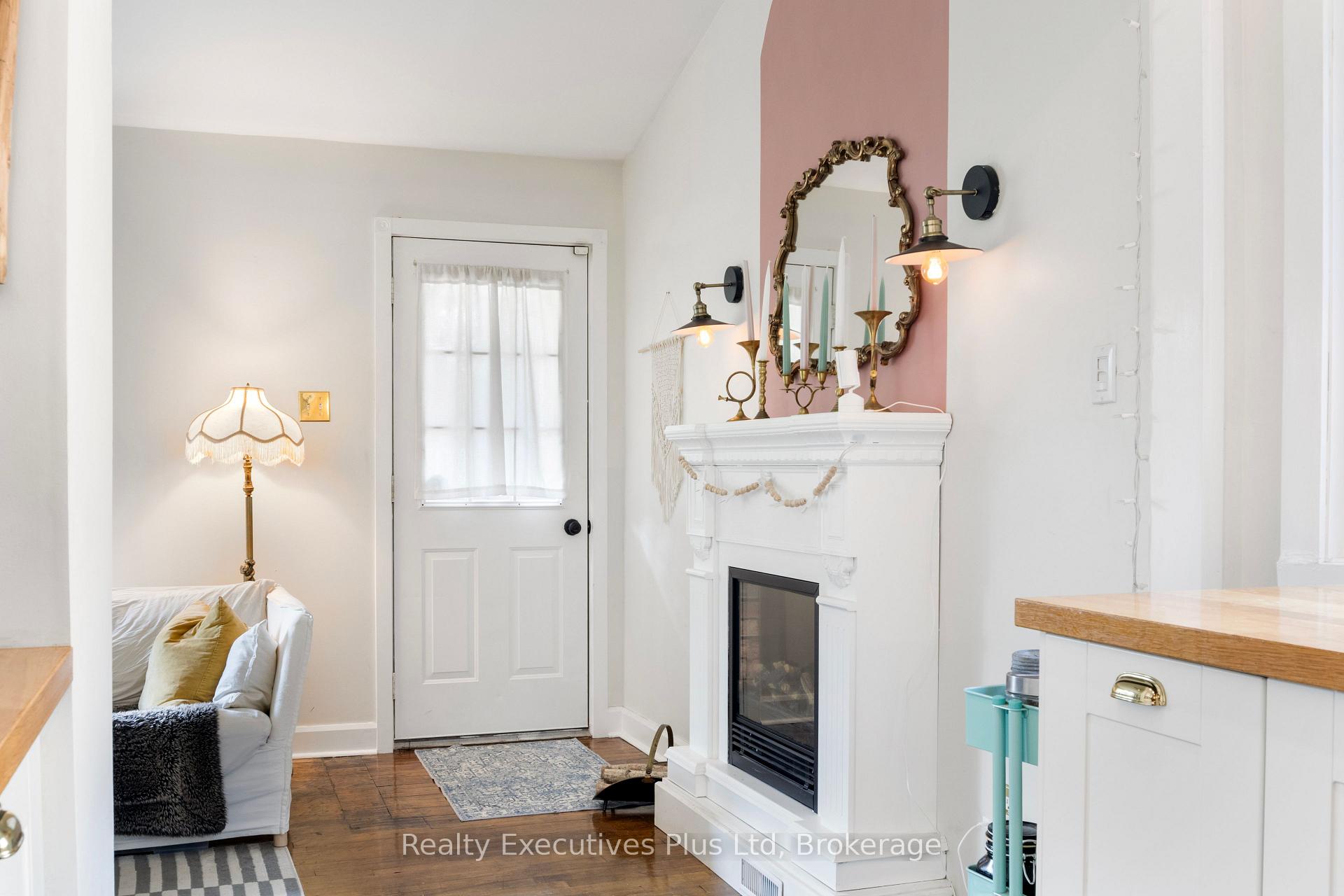 Photo 8 of 122 Spadina Road E, Kitchener — HOMEH