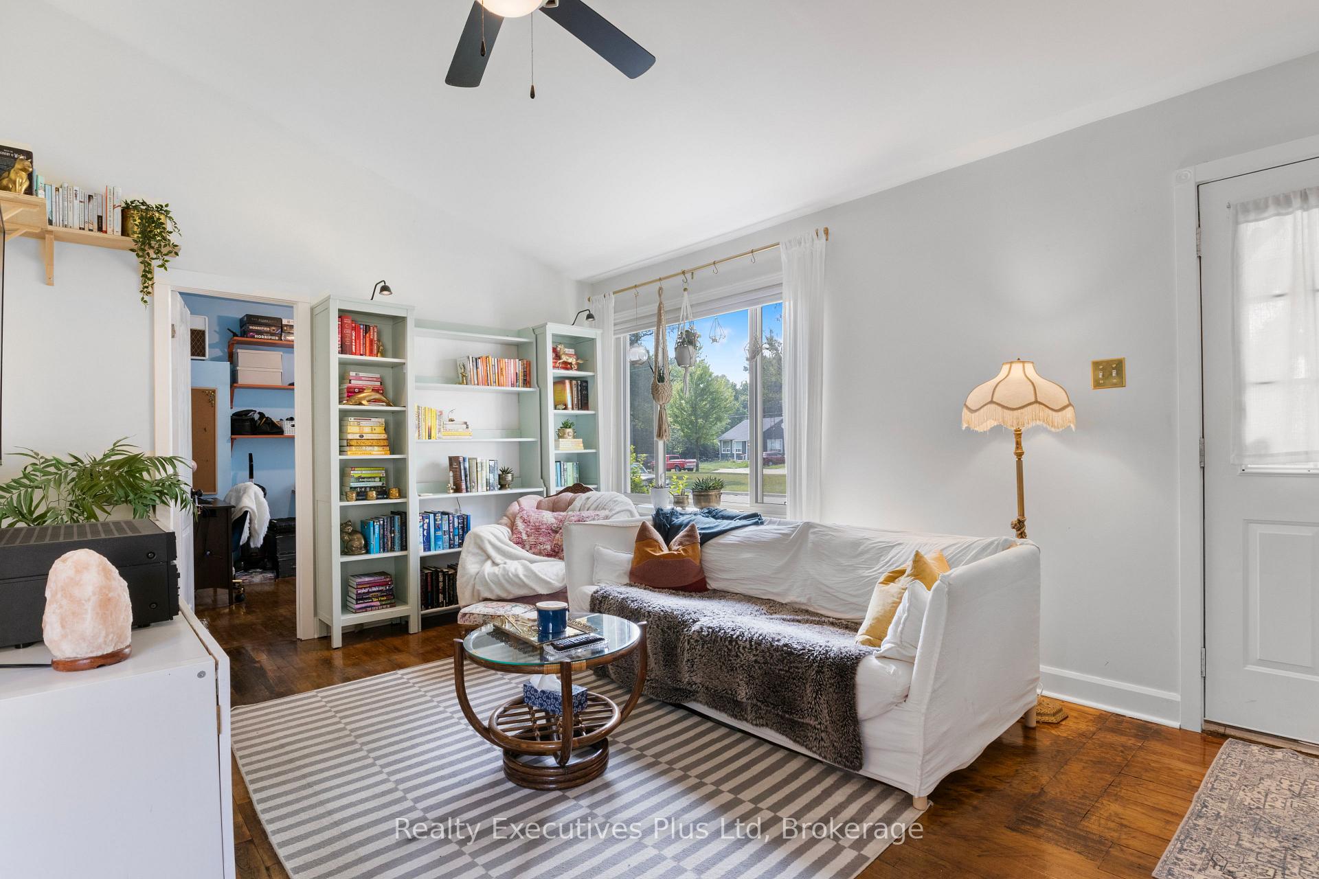 Photo 10 of 122 Spadina Road E, Kitchener — HOMEH