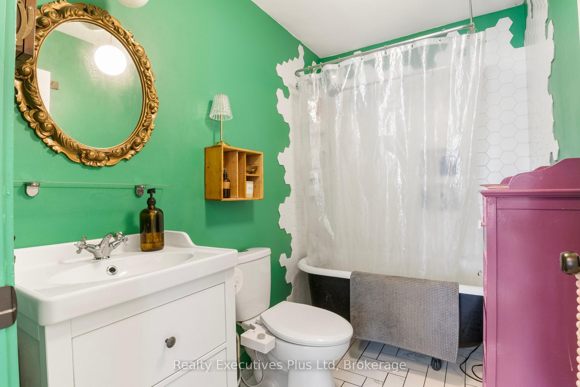 Photo 14 of 122 Spadina Road E, Kitchener — HOMEH