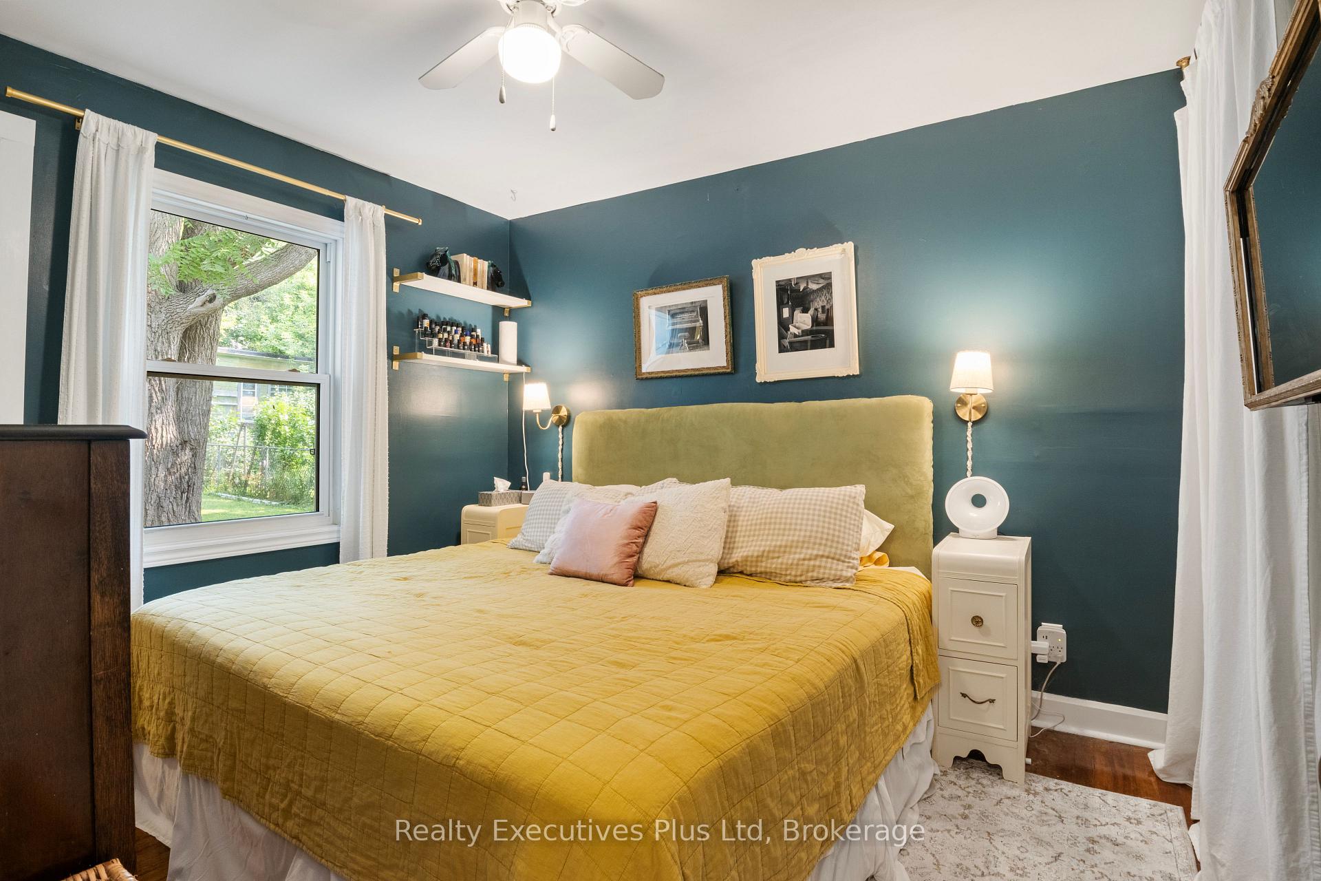 Photo 15 of 122 Spadina Road E, Kitchener — HOMEH