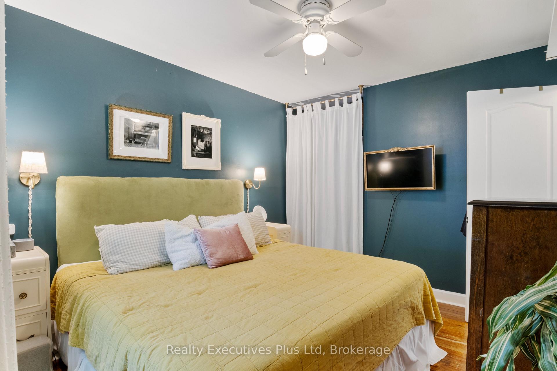 Photo 16 of 122 Spadina Road E, Kitchener — HOMEH
