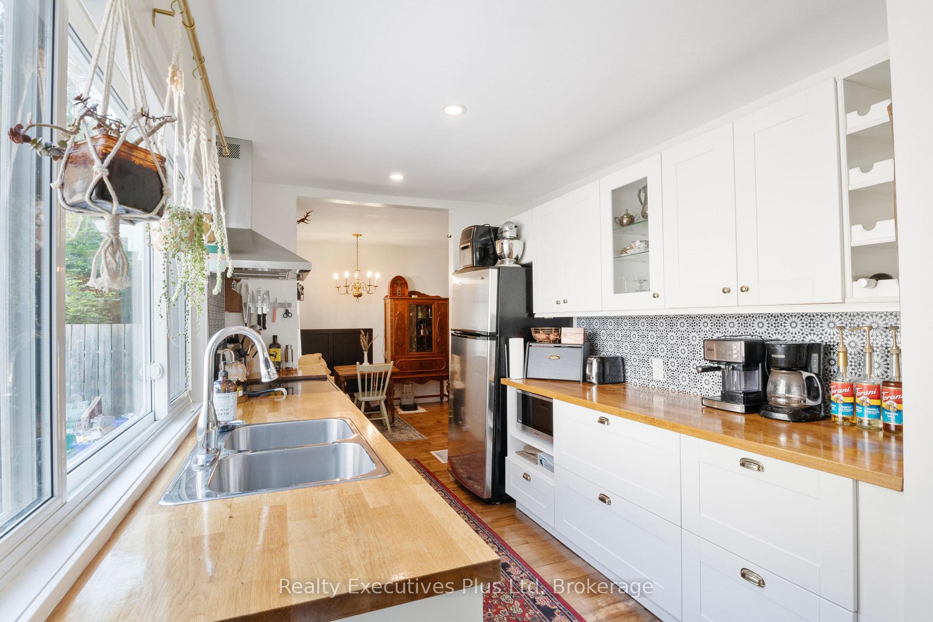 Photo 21 of 122 Spadina Road E, Kitchener — HOMEH