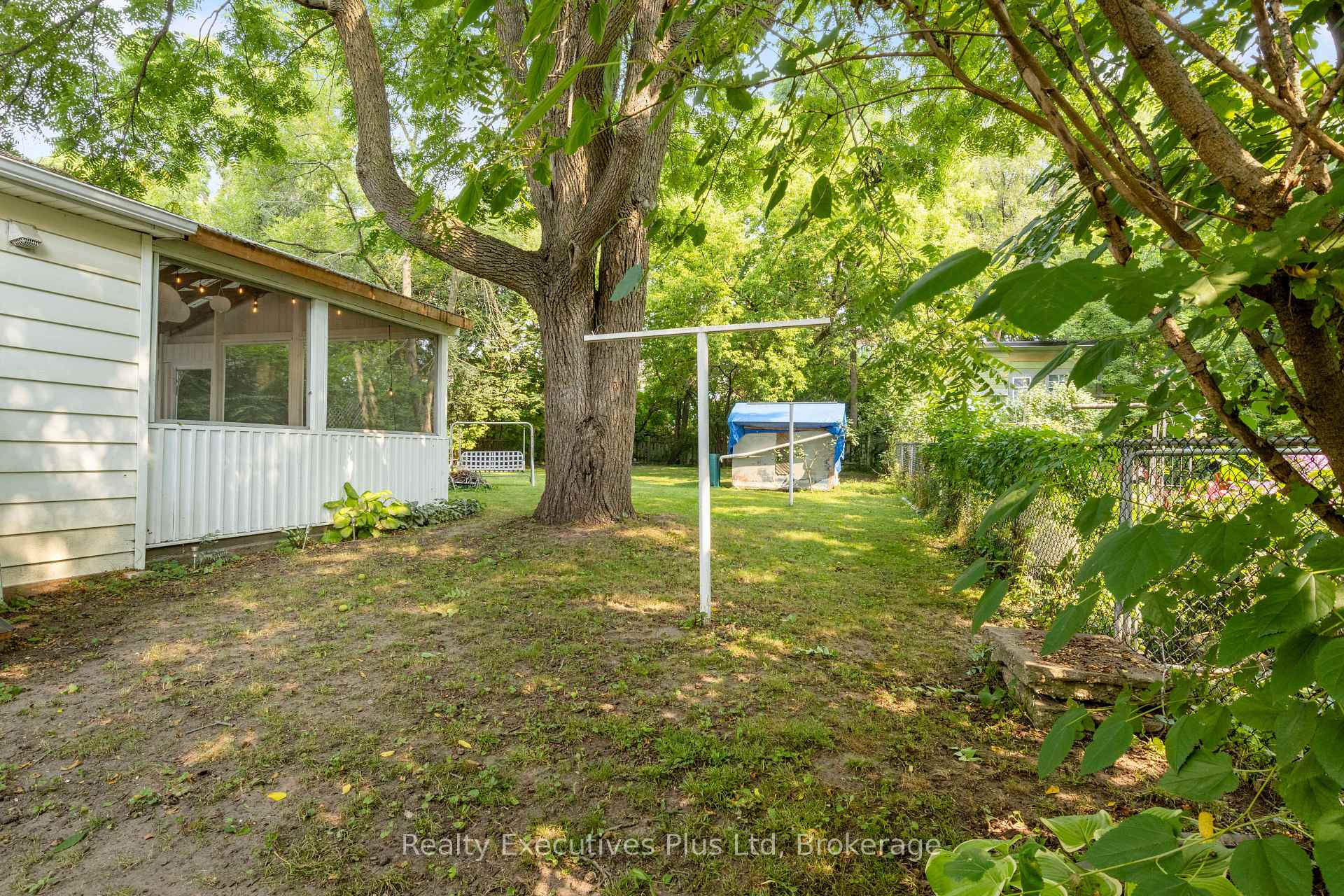 Photo 32 of 122 Spadina Road E, Kitchener — HOMEH
