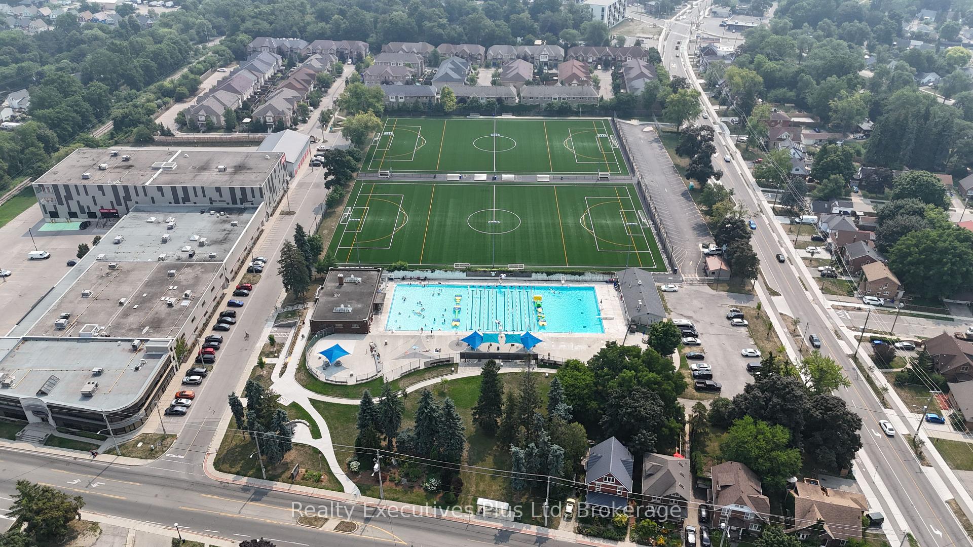 Photo 37 of 122 Spadina Road E, Kitchener — HOMEH