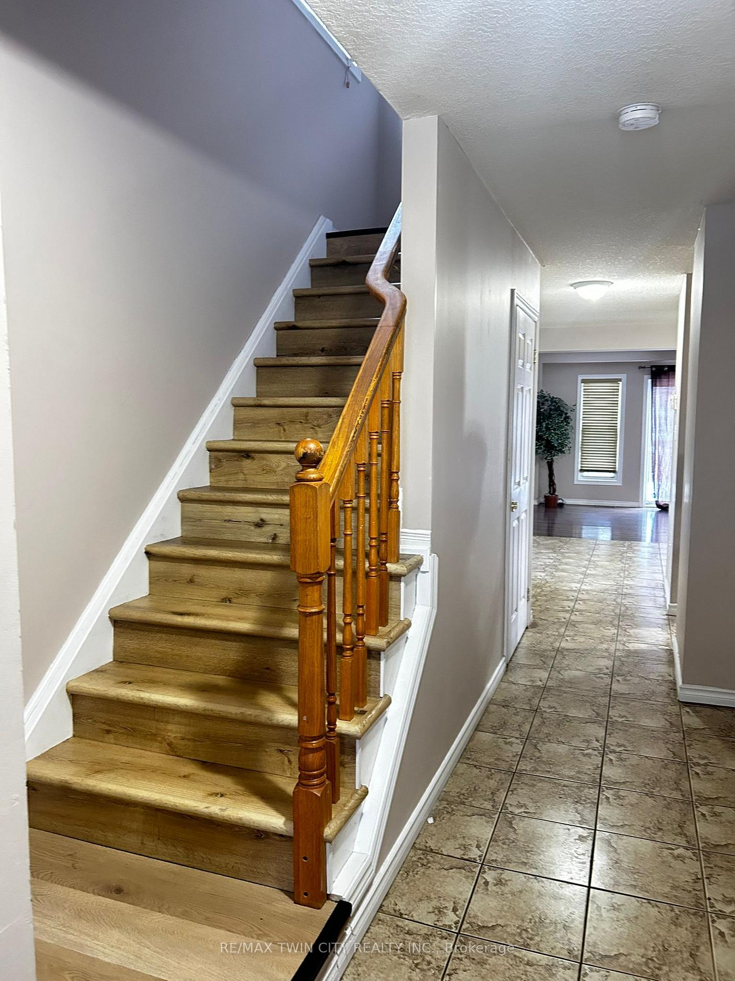 Photo 3 of 156 Periwinkle (Upper) Street, Kitchener — HOMEH