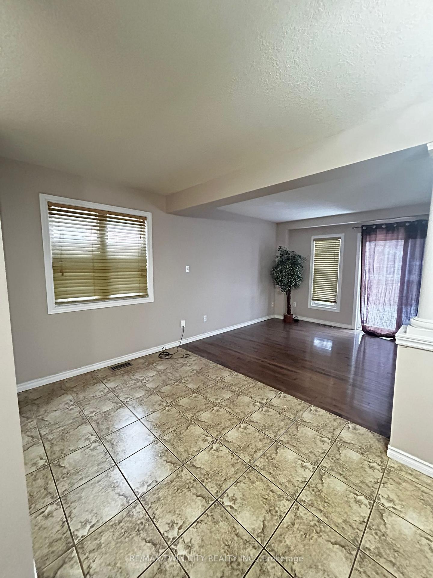 Photo 8 of 156 Periwinkle (Upper) Street, Kitchener — HOMEH