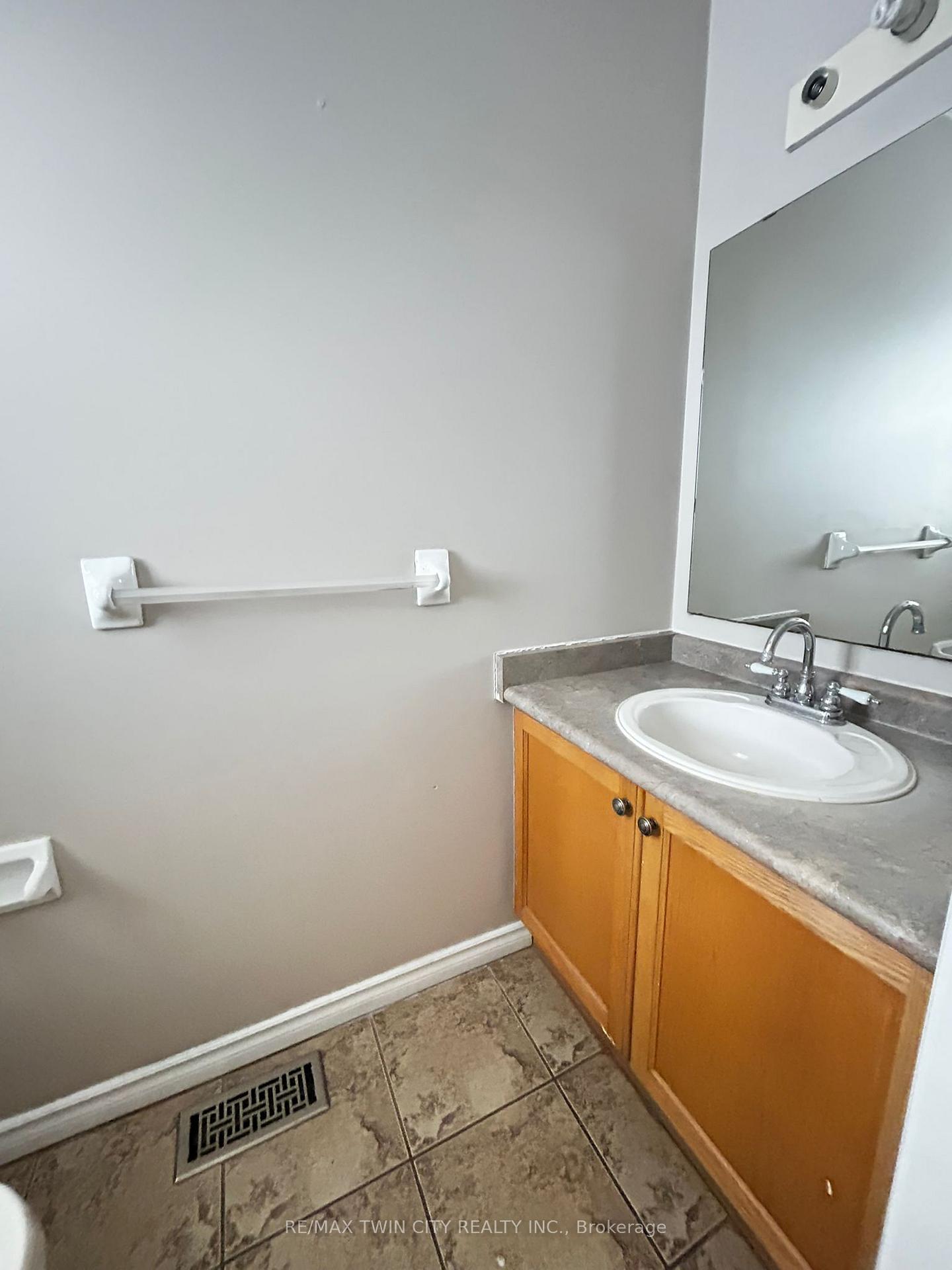 Photo 9 of 156 Periwinkle (Upper) Street, Kitchener — HOMEH