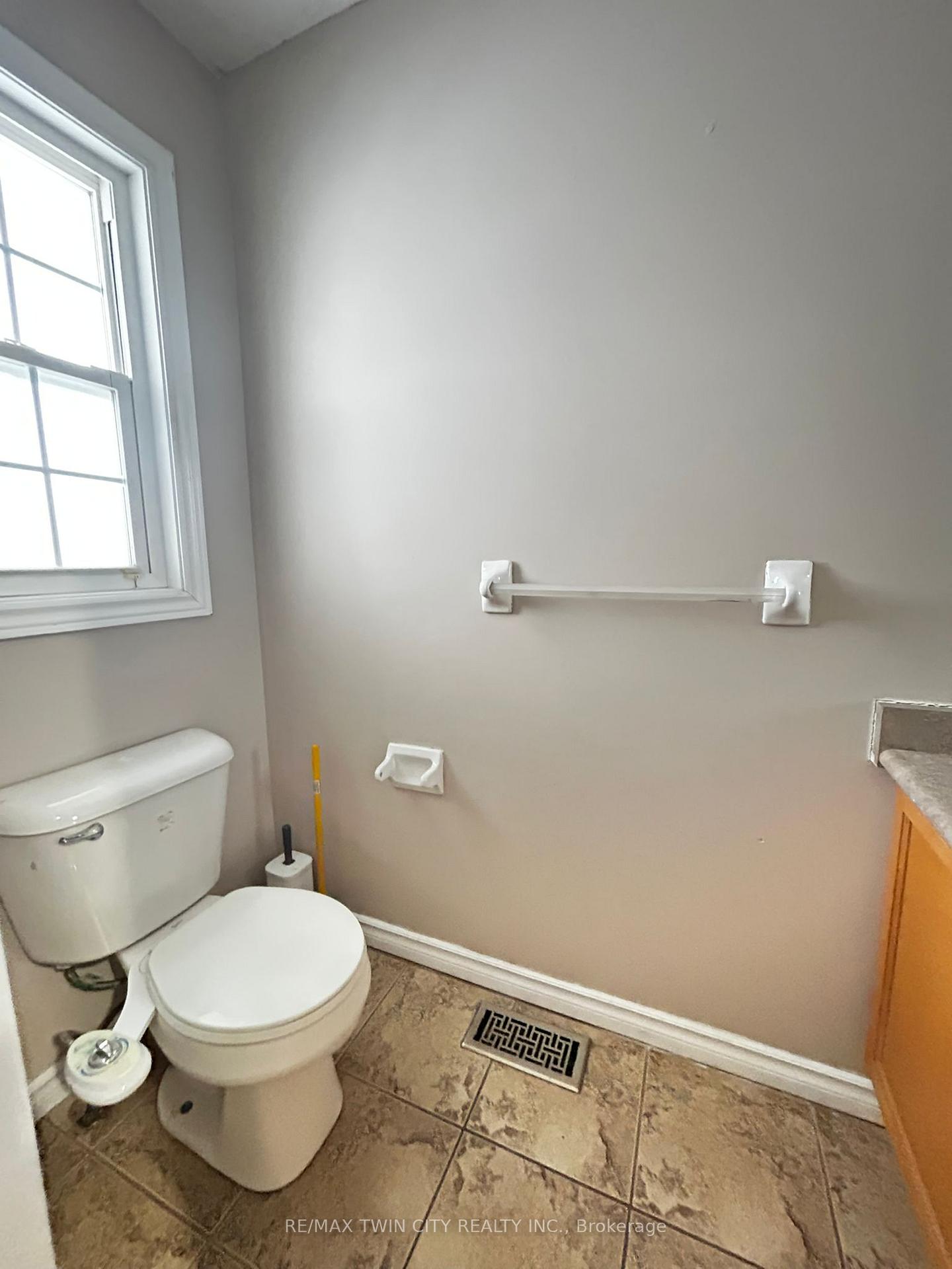 Photo 10 of 156 Periwinkle (Upper) Street, Kitchener — HOMEH