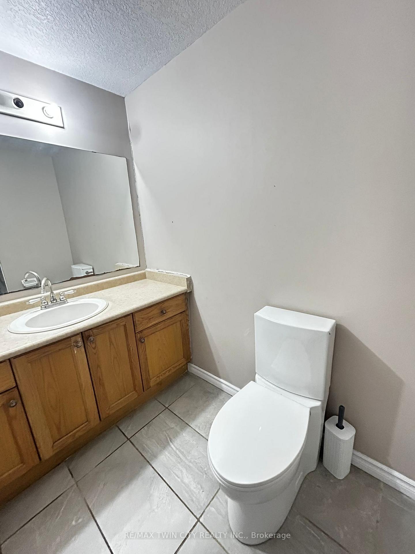 Photo 15 of 156 Periwinkle (Upper) Street, Kitchener — HOMEH