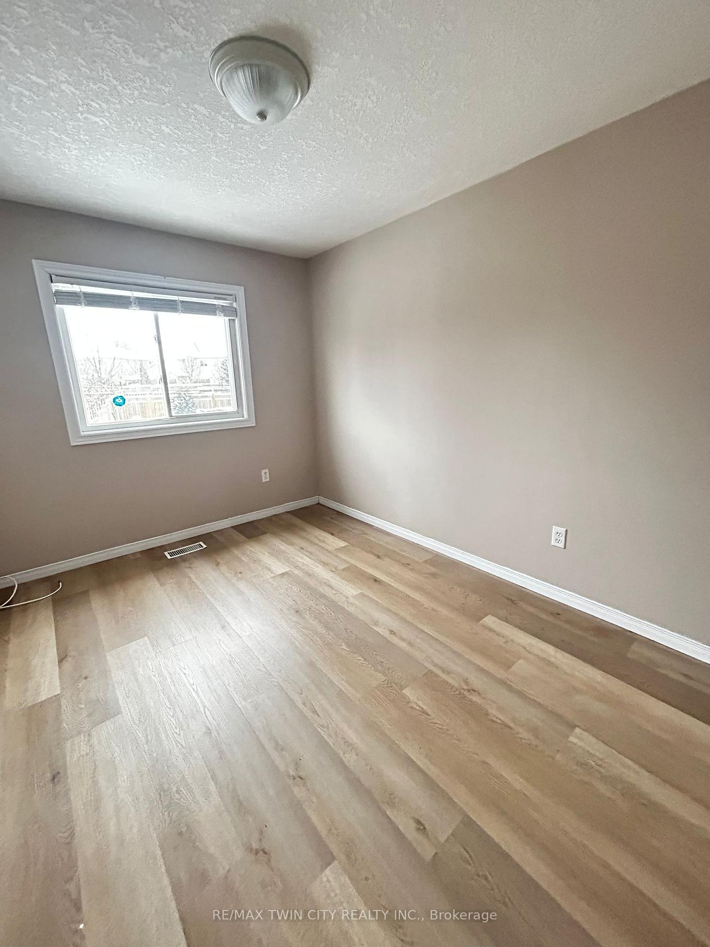 Photo 17 of 156 Periwinkle (Upper) Street, Kitchener — HOMEH