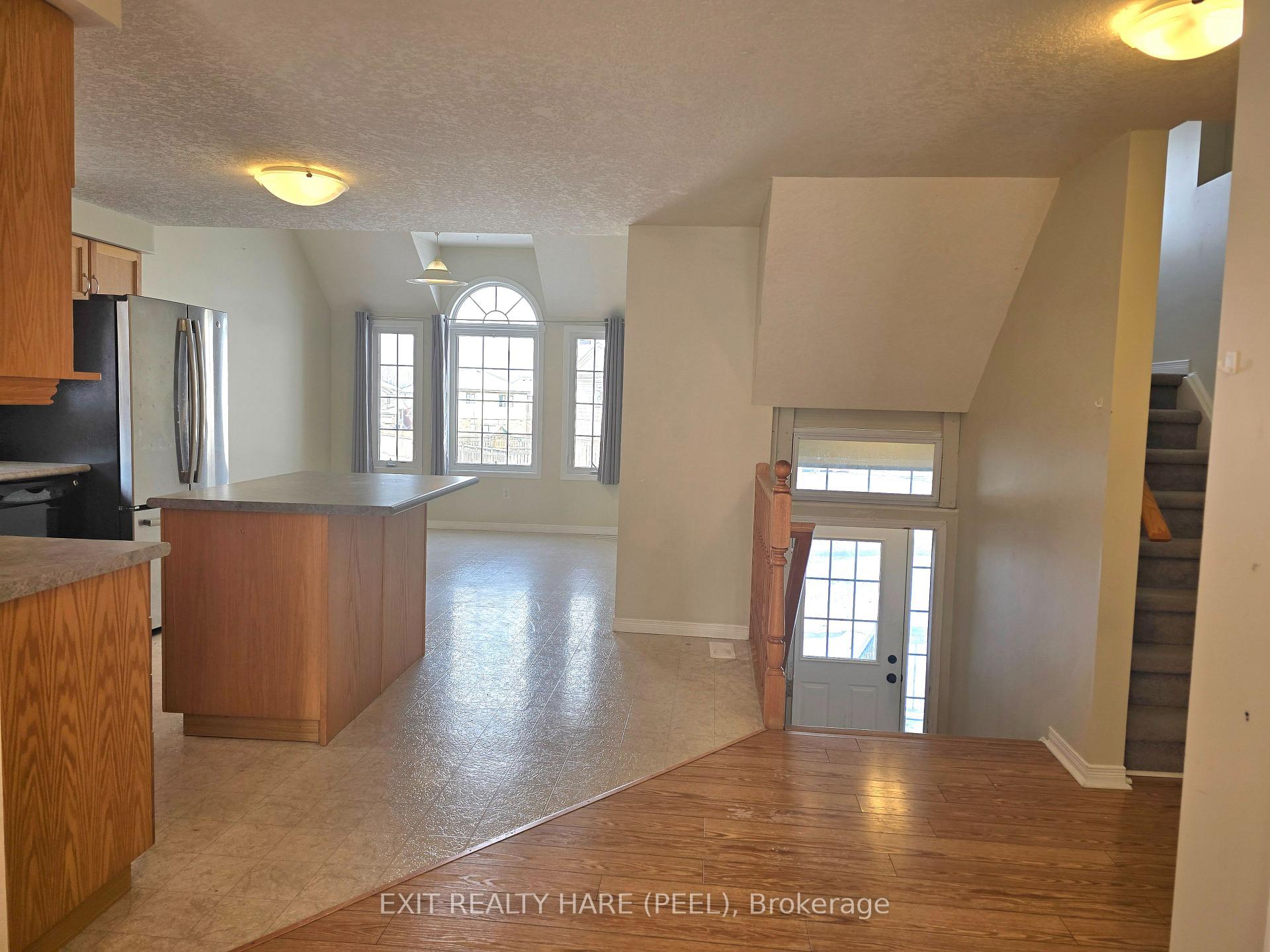 Photo 3 of 324 Mountain Laurel Crescent, Kitchener — HOMEH