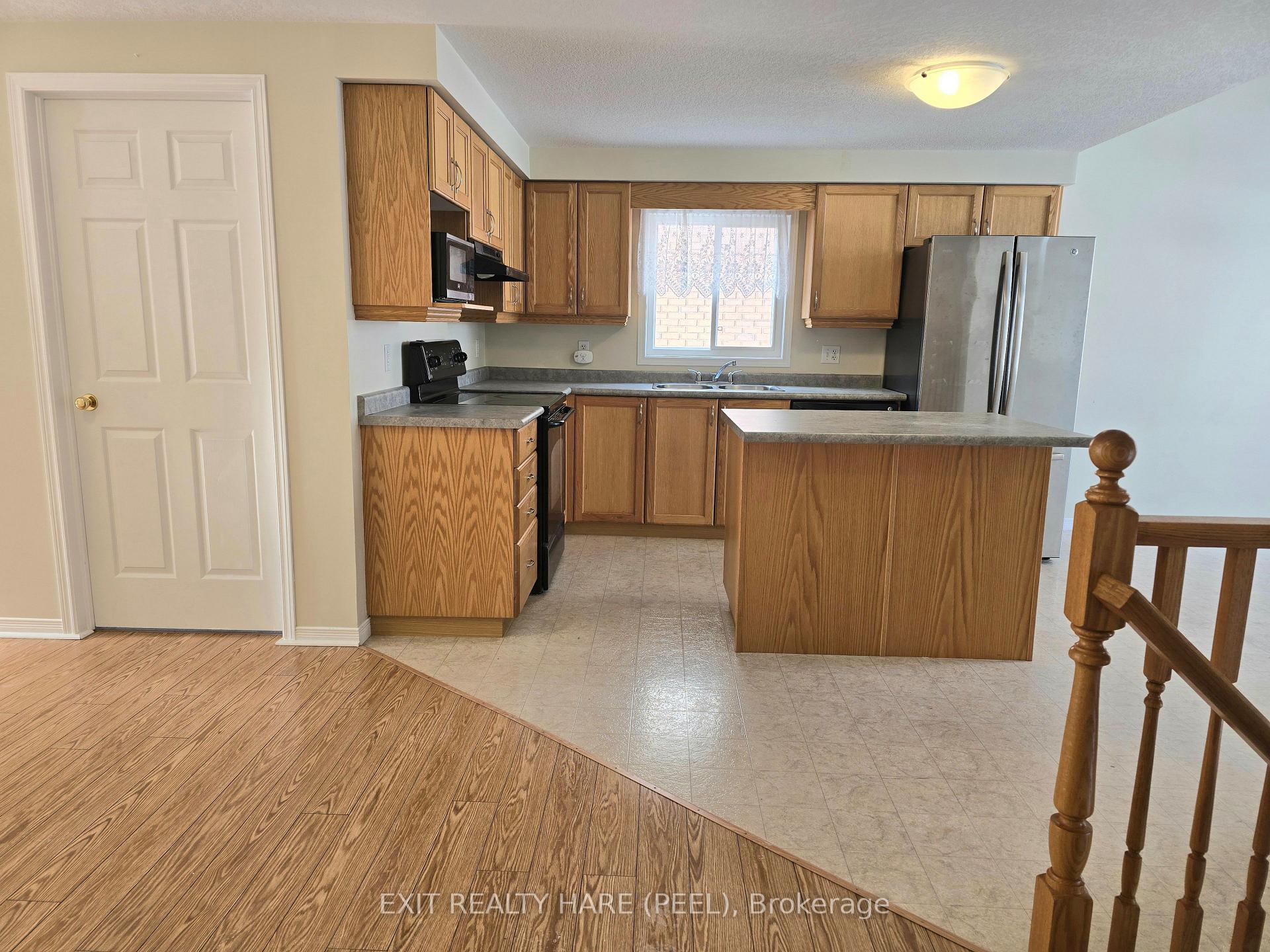 Photo 5 of 324 Mountain Laurel Crescent, Kitchener — HOMEH
