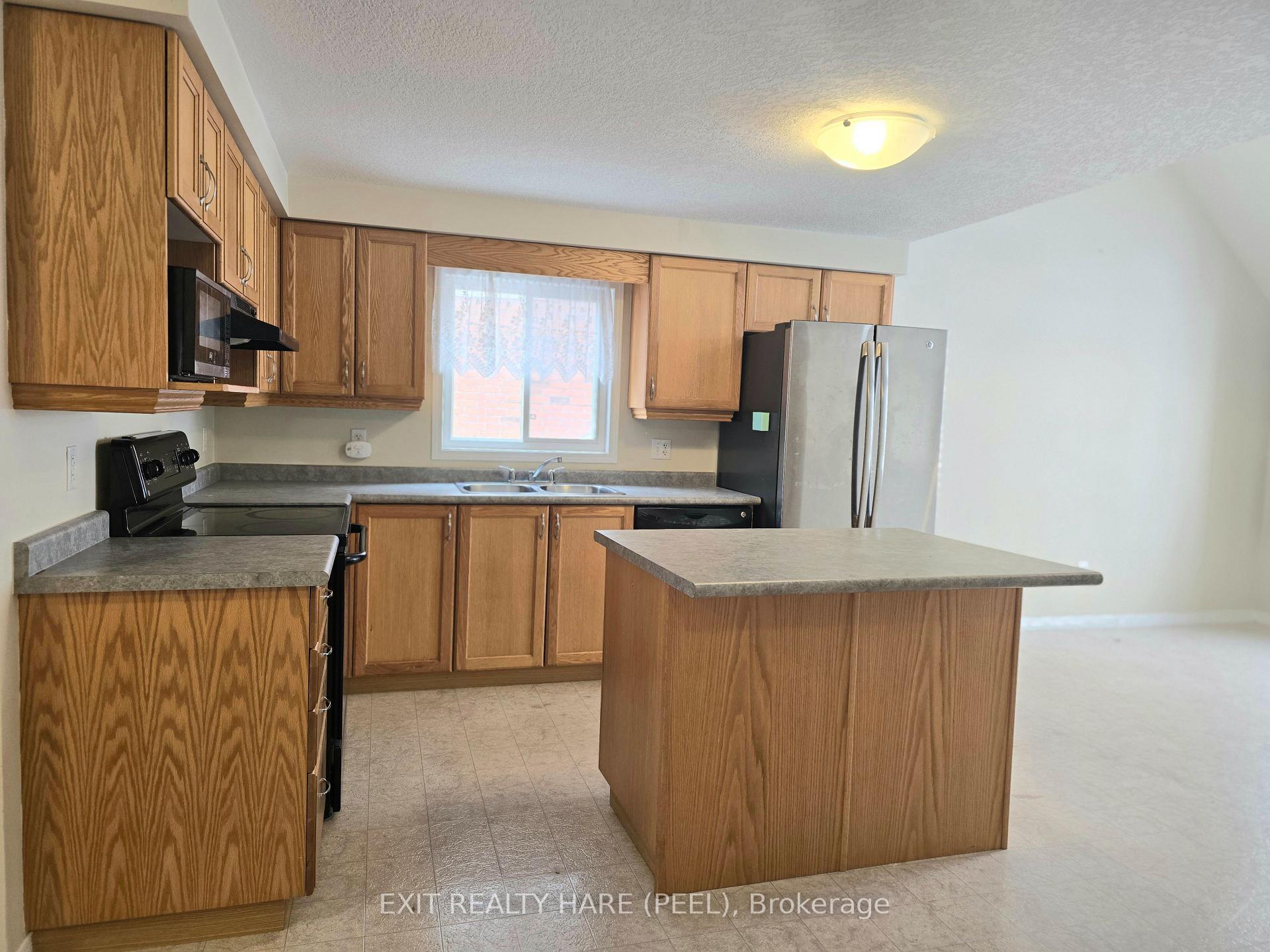 Photo 8 of 324 Mountain Laurel Crescent, Kitchener — HOMEH