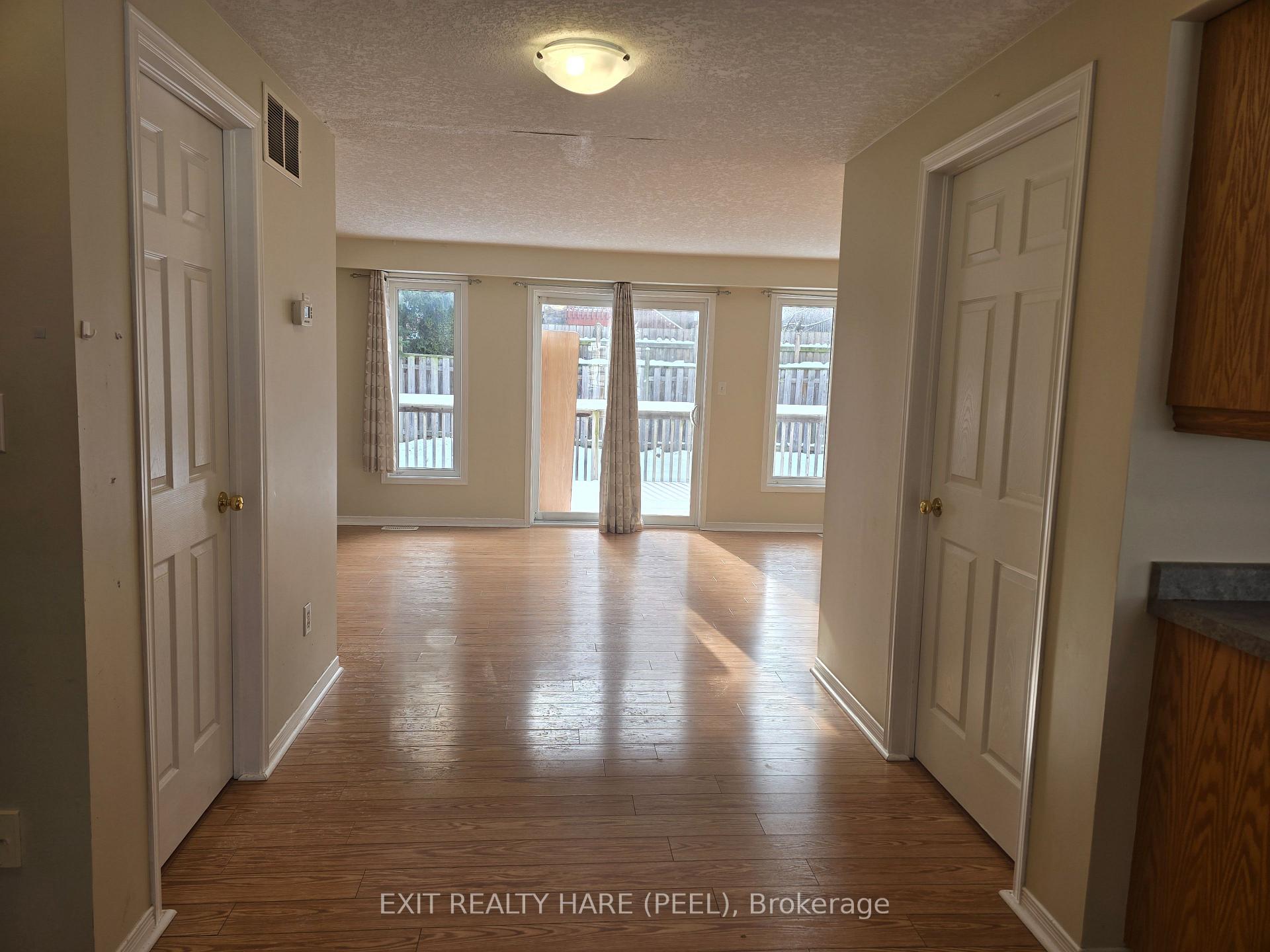 Photo 9 of 324 Mountain Laurel Crescent, Kitchener — HOMEH