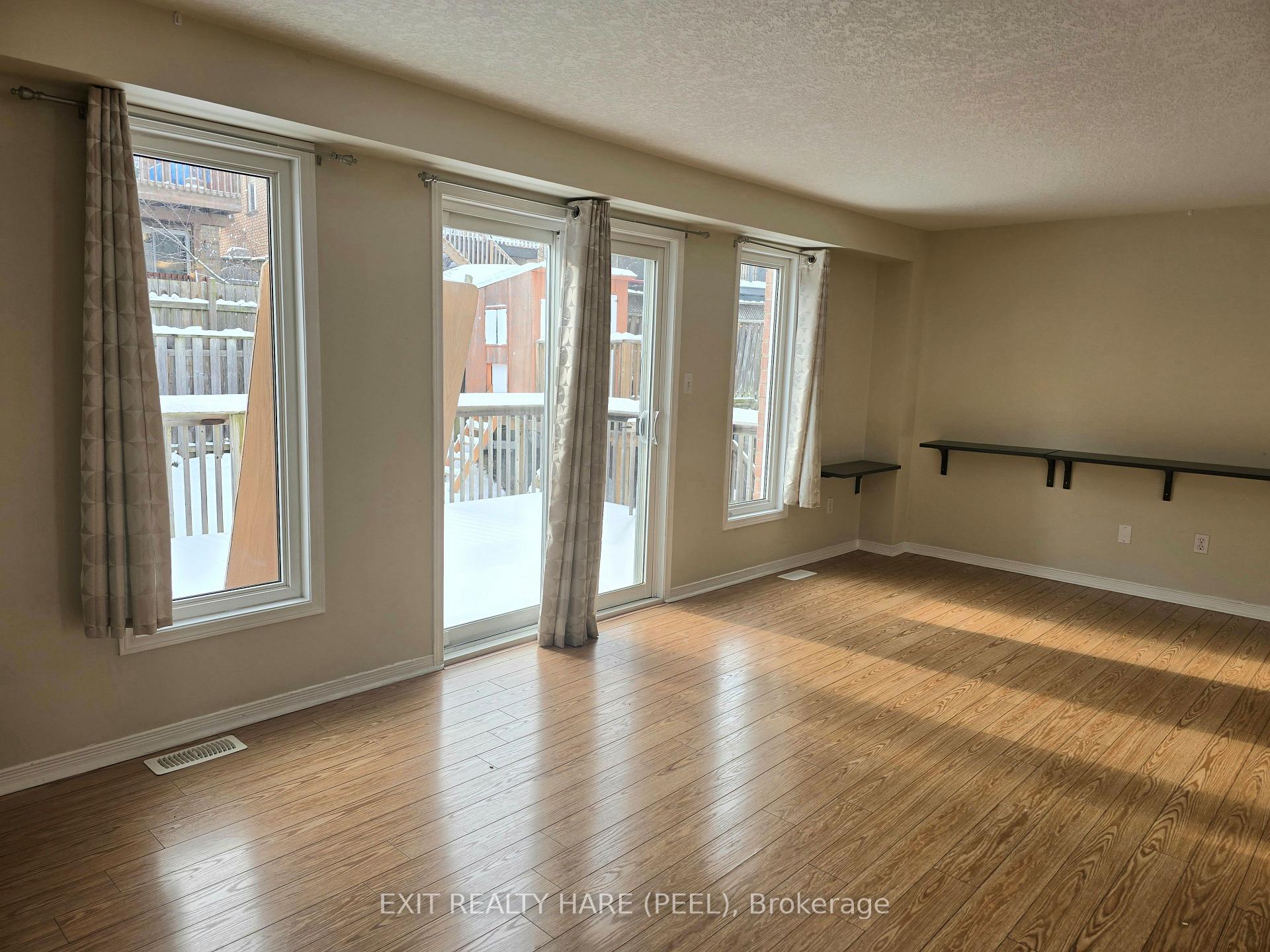 Photo 10 of 324 Mountain Laurel Crescent, Kitchener — HOMEH
