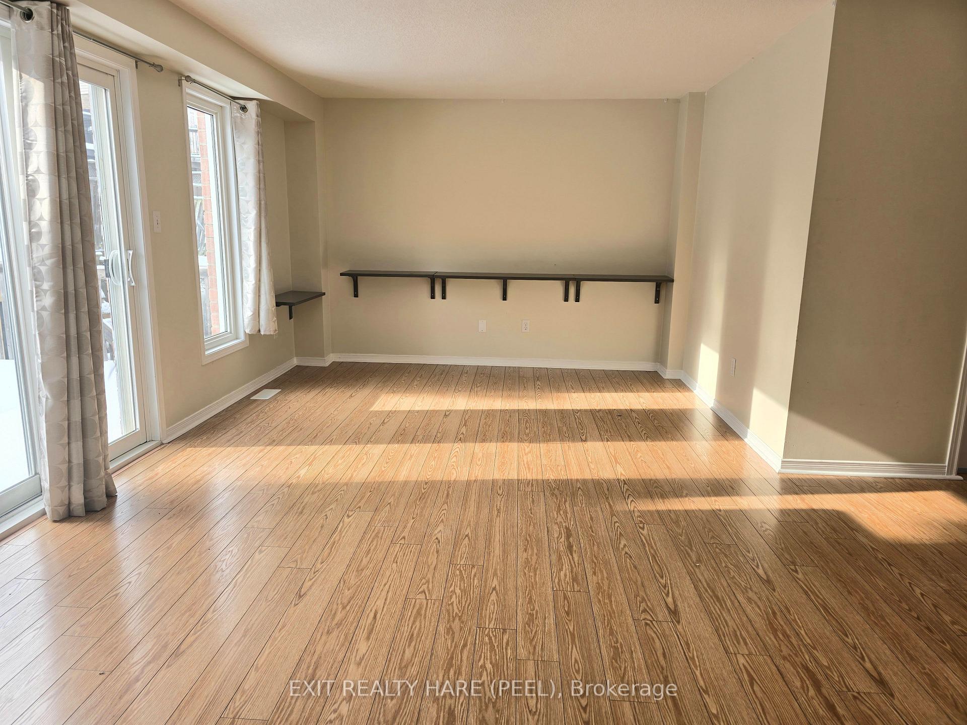 Photo 11 of 324 Mountain Laurel Crescent, Kitchener — HOMEH