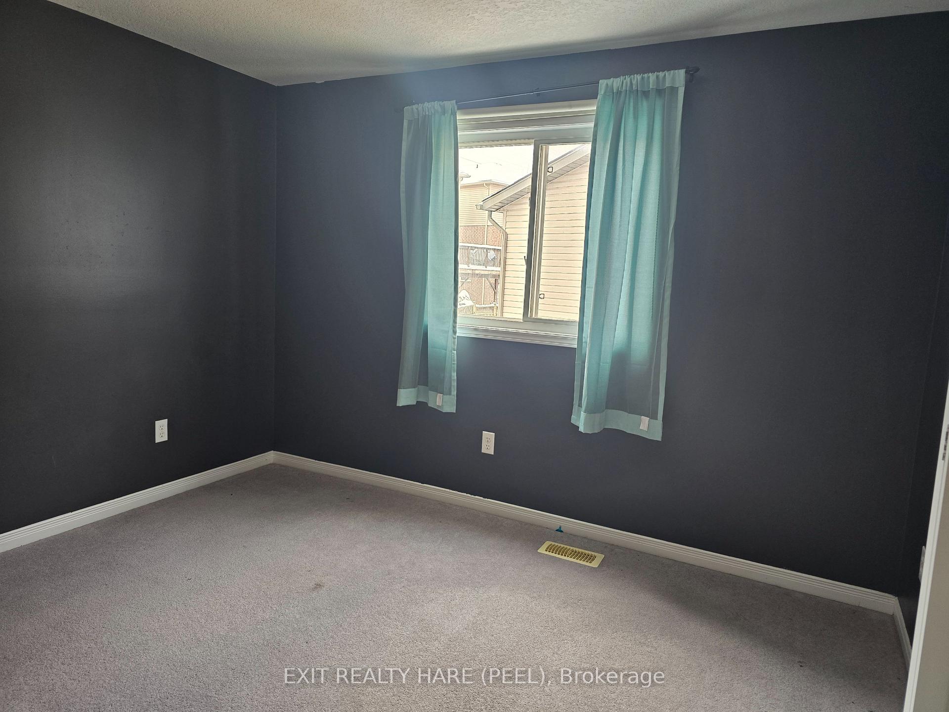 Photo 20 of 324 Mountain Laurel Crescent, Kitchener — HOMEH