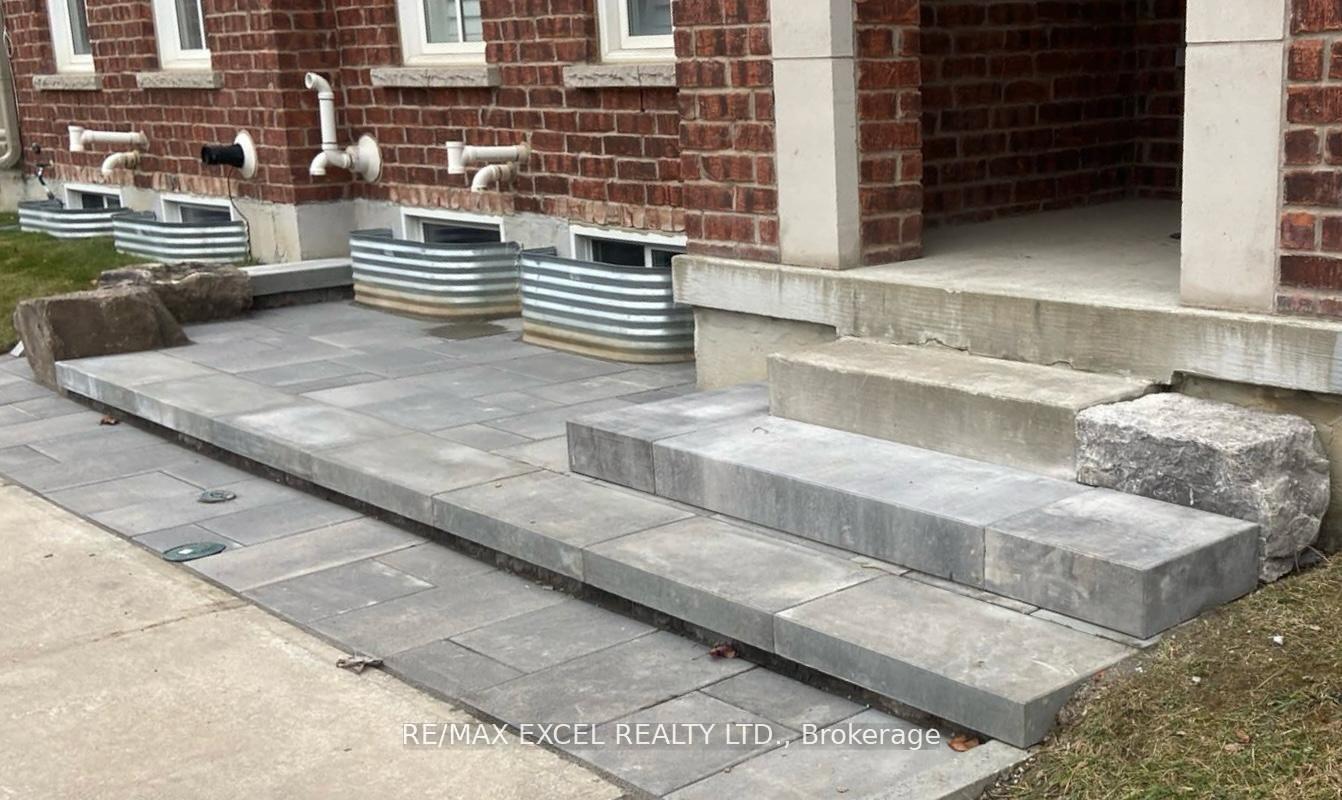 Photo 2 of 17 Earnshaw Drive, Markham, Victoria Square — HOMEH