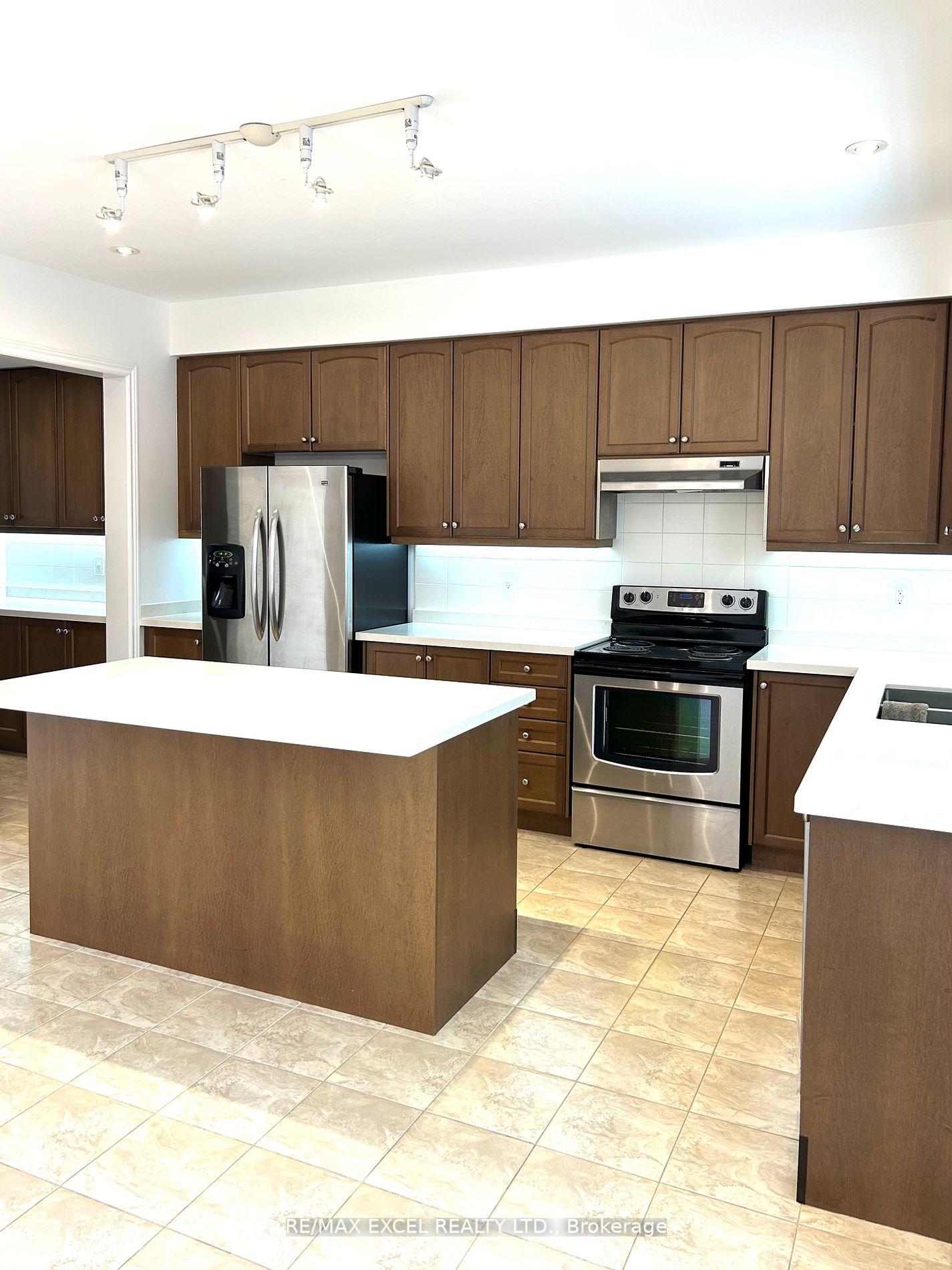 Photo 5 of 17 Earnshaw Drive, Markham, Victoria Square — HOMEH