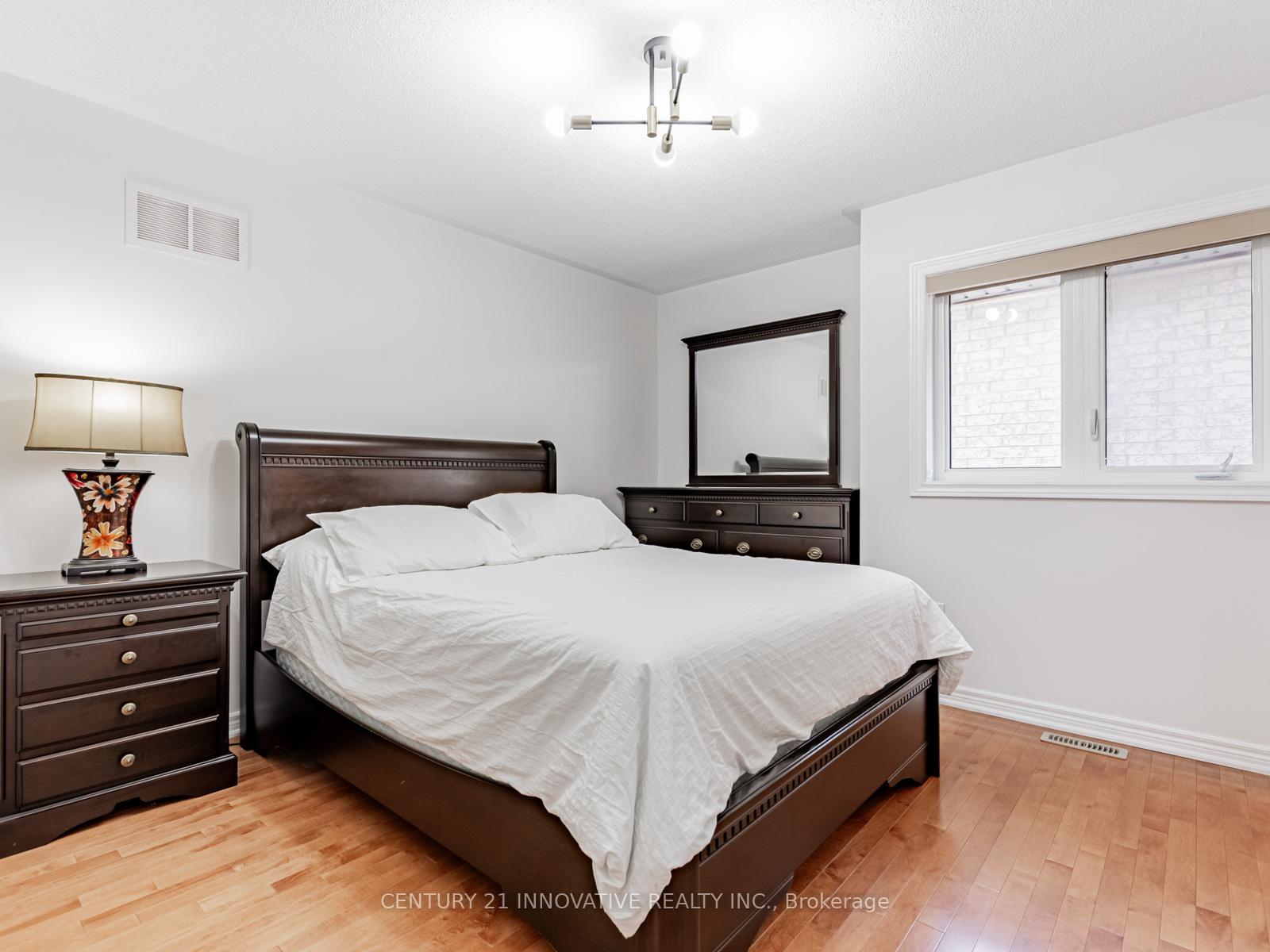 Photo 32 of 7 Stonechurch Crescent, Markham, Box Grove — HOMEH