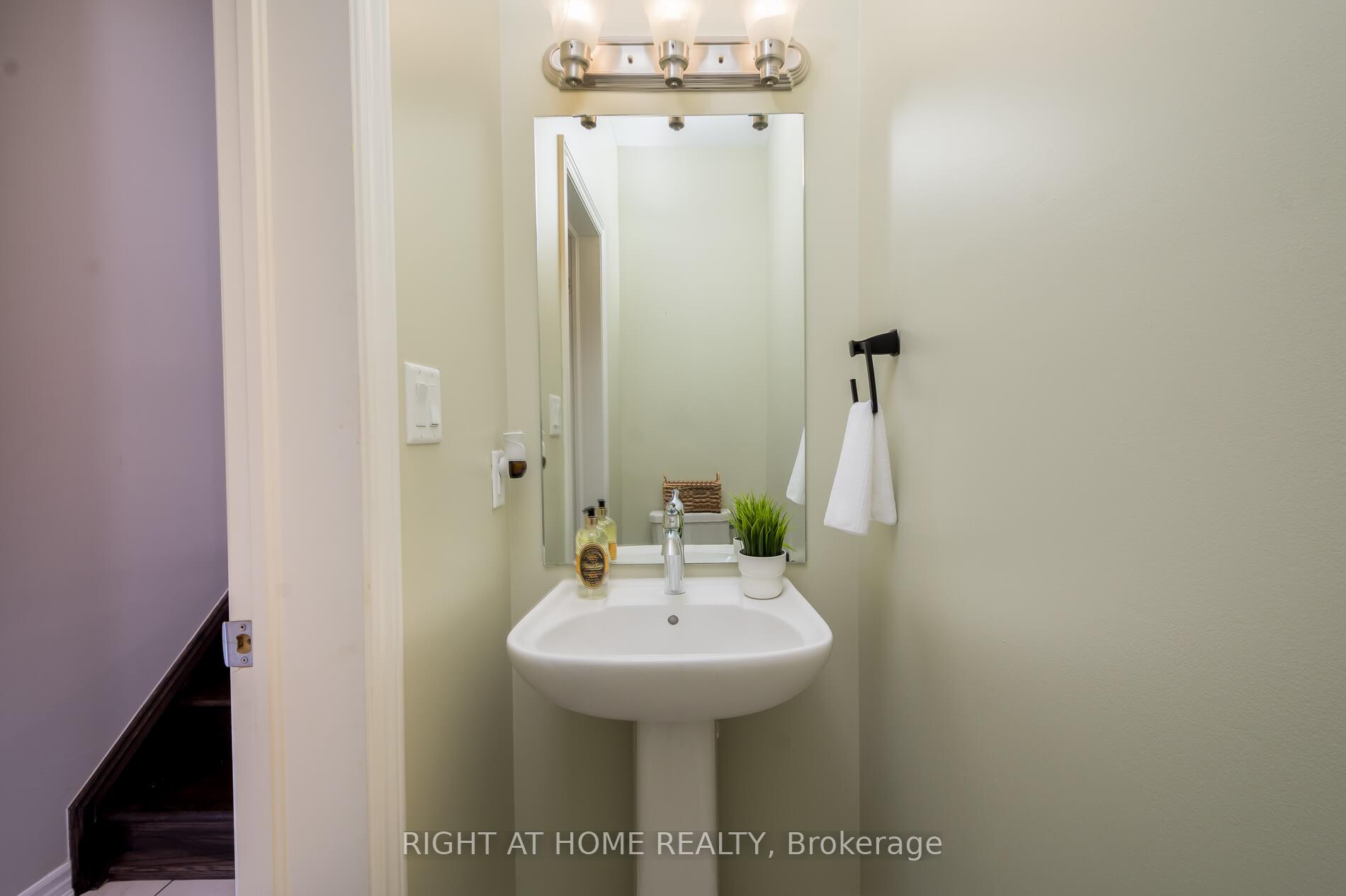 Photo 17 of 2191 Grainger Loop, Innisfil, Alcona — HOMEH
