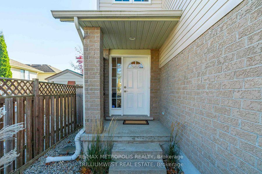 Photo 3 of 87 Tagge Street, Kitchener — HOMEH