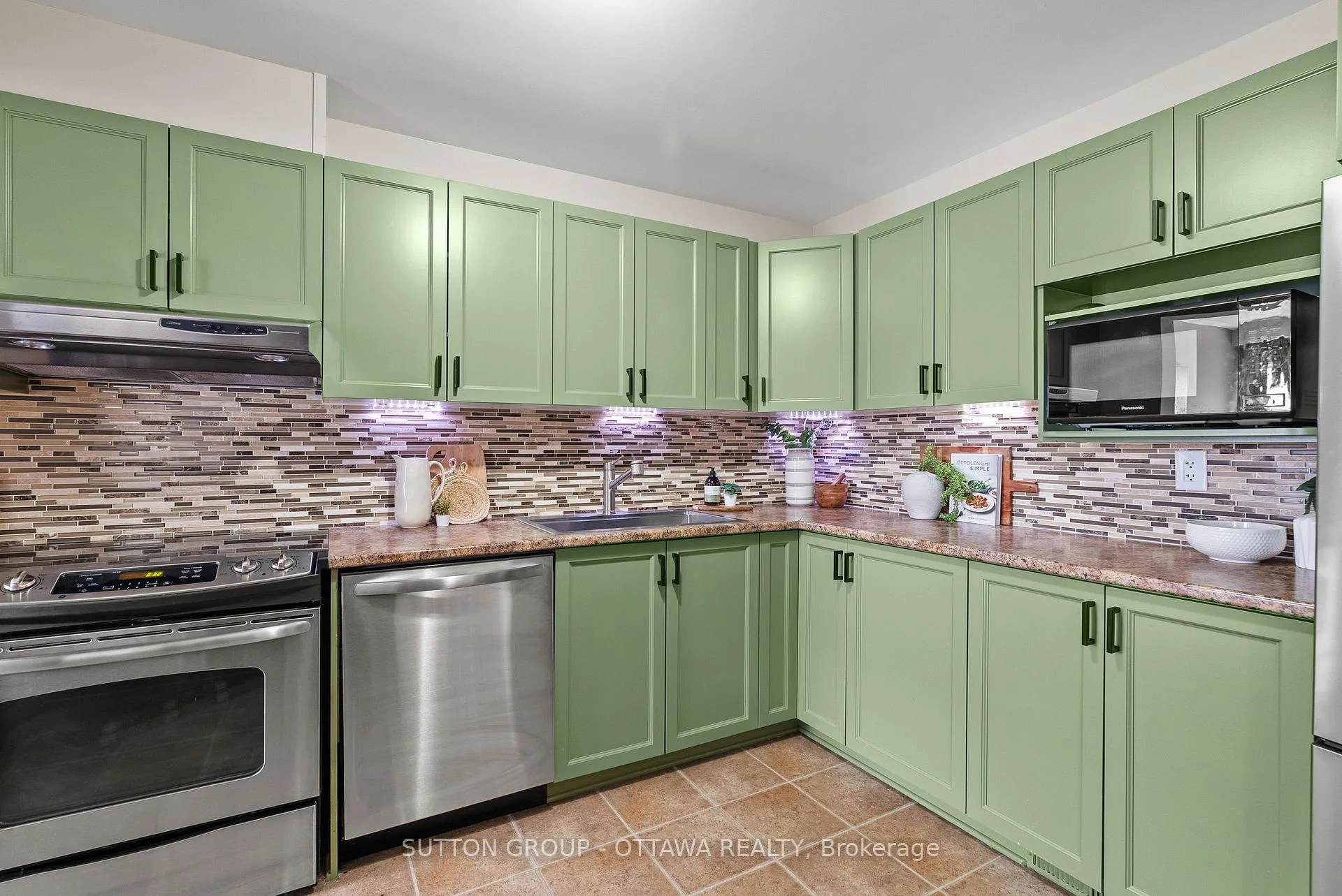 Photo 9 of 682 Paul Metivier Drive, Ottawa, Barrhaven - Strandherd — HOMEH