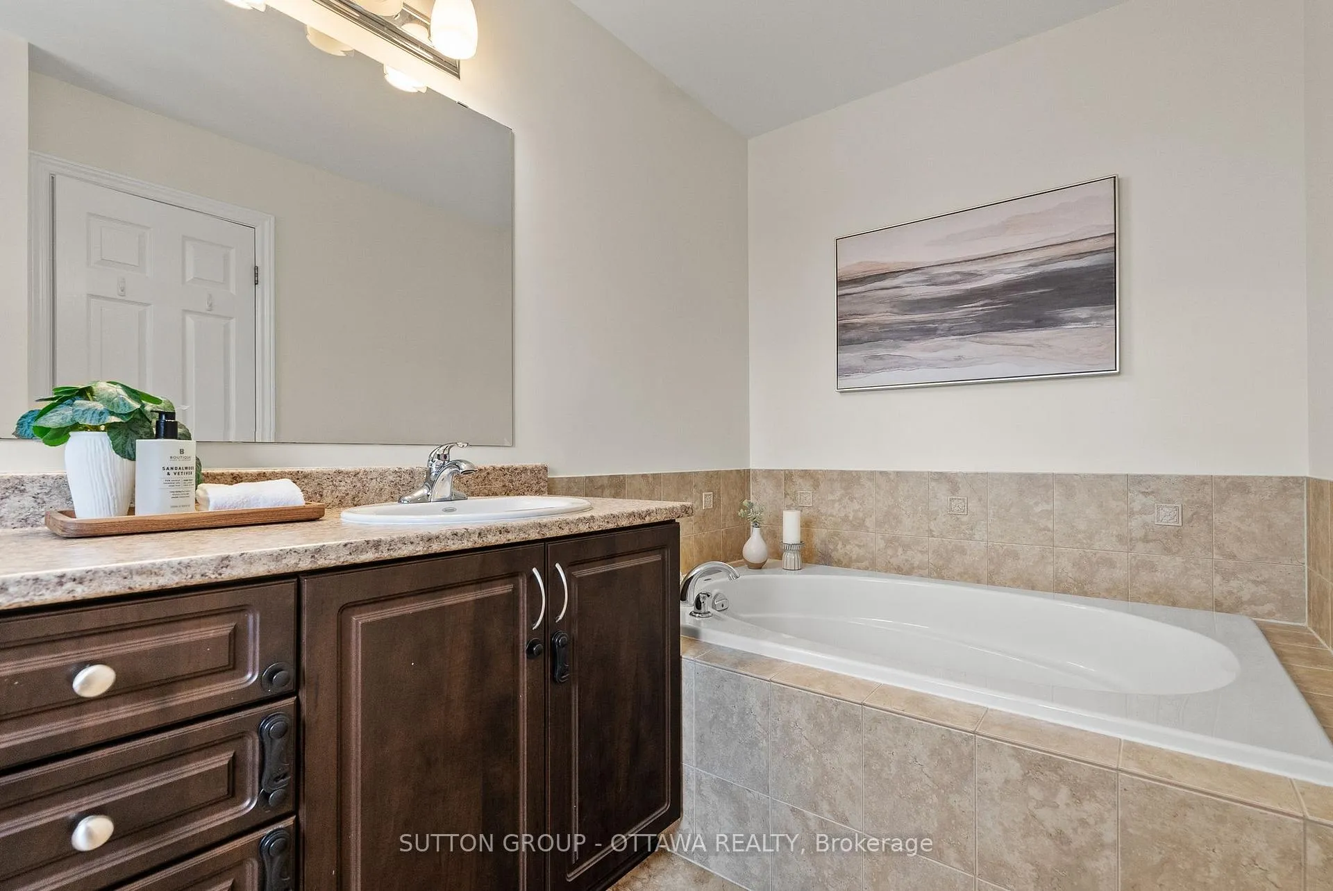 Photo 24 of 682 Paul Metivier Drive, Ottawa, Barrhaven - Strandherd — HOMEH