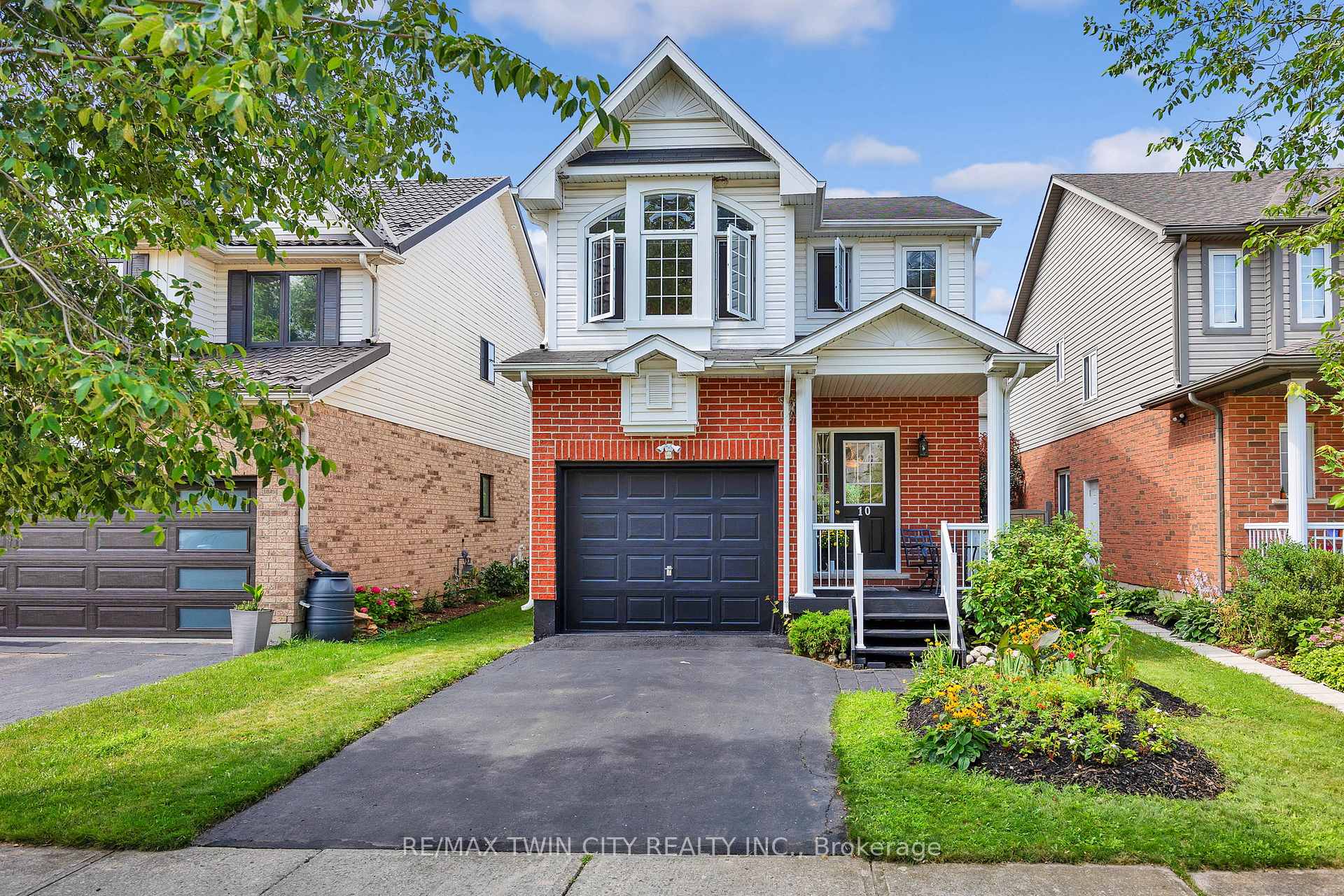 Front of 10 Ivy Lane Court