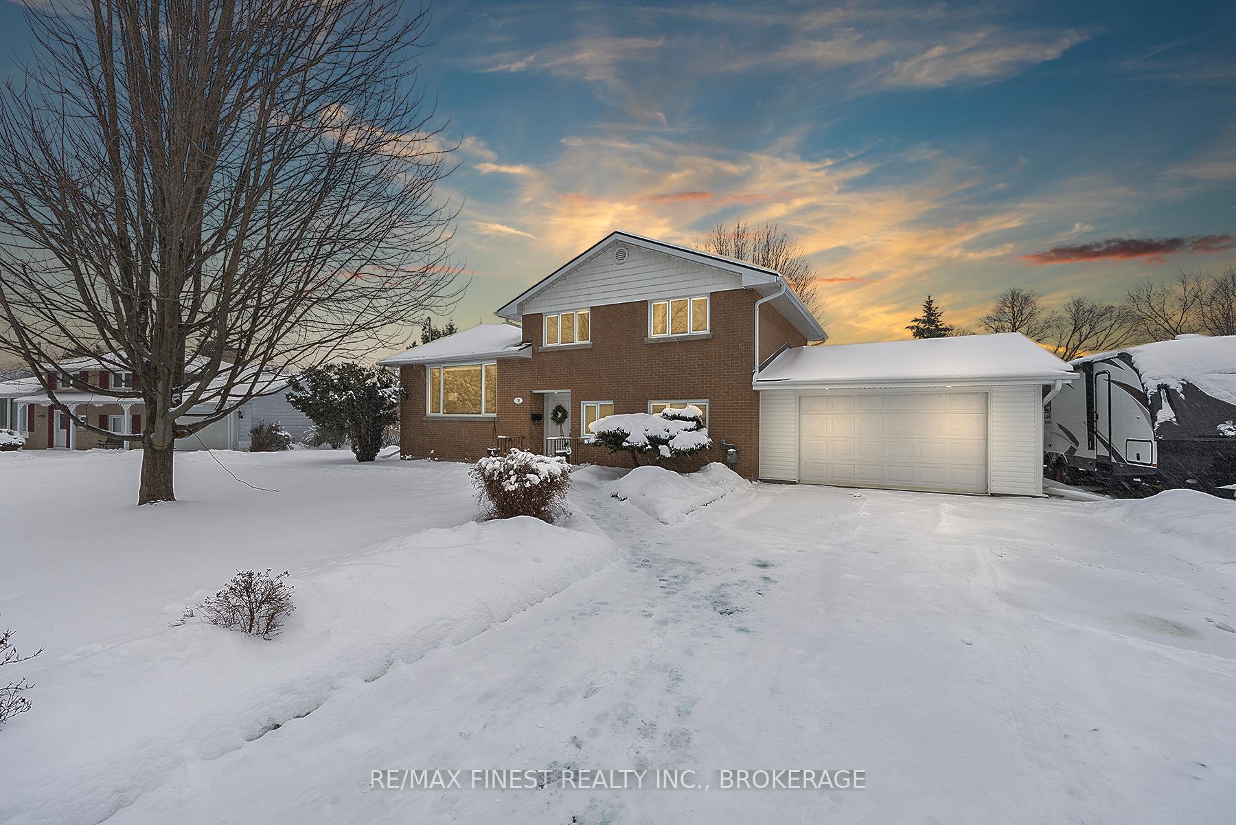 Photo 1 of 31 Manitou Crescent E, Loyalist, Amherstview — HOMEH