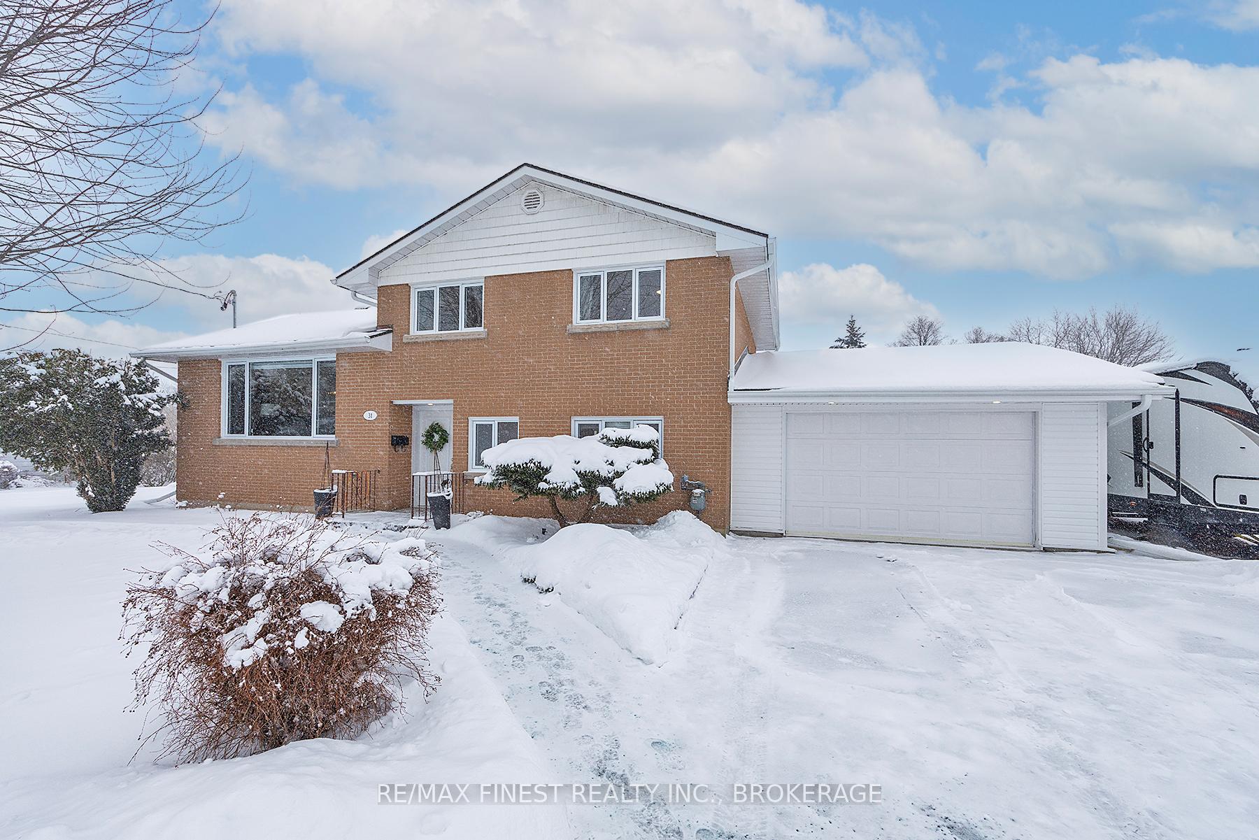 Photo 3 of 31 Manitou Crescent E, Loyalist, Amherstview — HOMEH