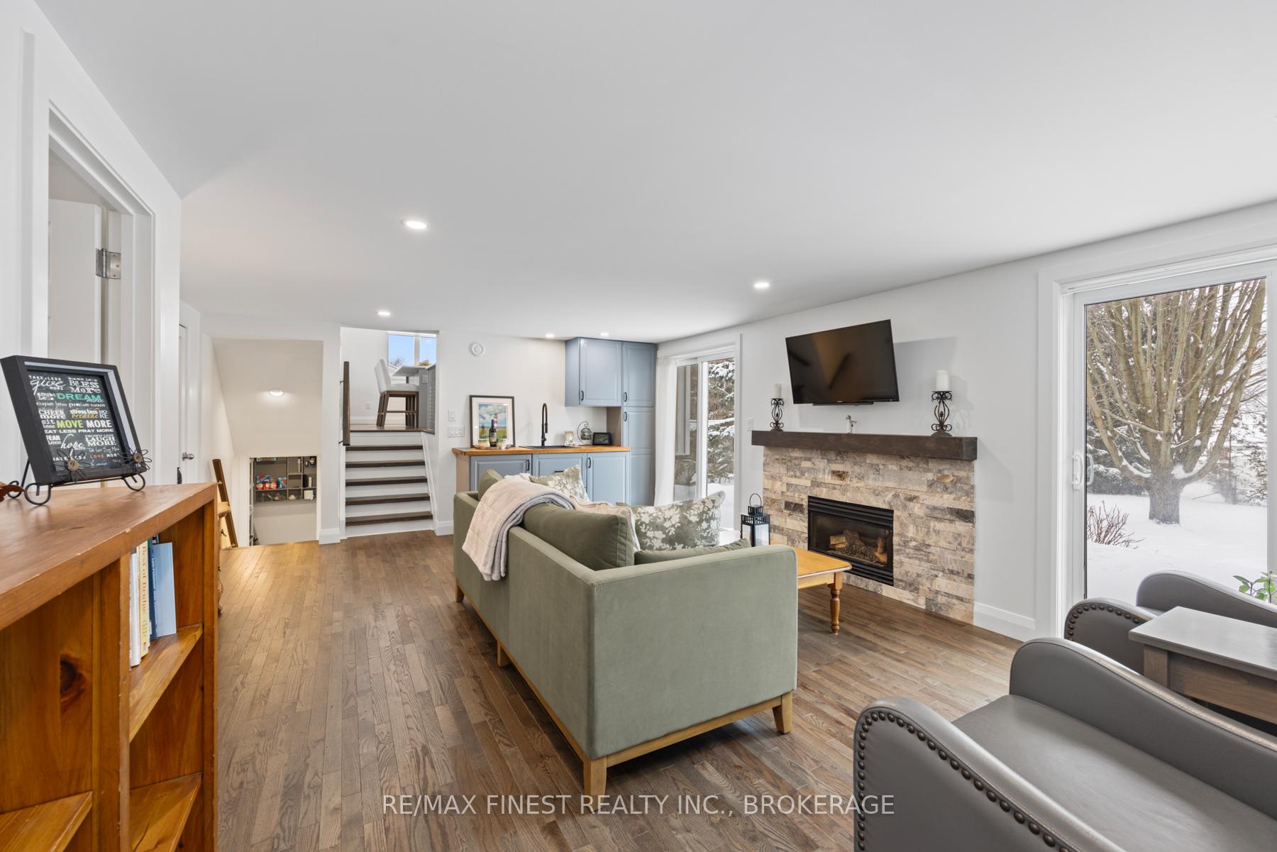 Photo 7 of 31 Manitou Crescent E, Loyalist, Amherstview — HOMEH