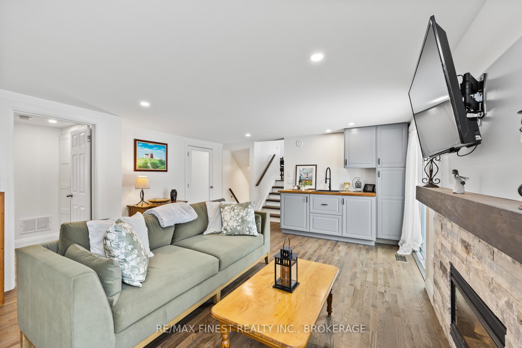 Photo 8 of 31 Manitou Crescent E, Loyalist, Amherstview — HOMEH