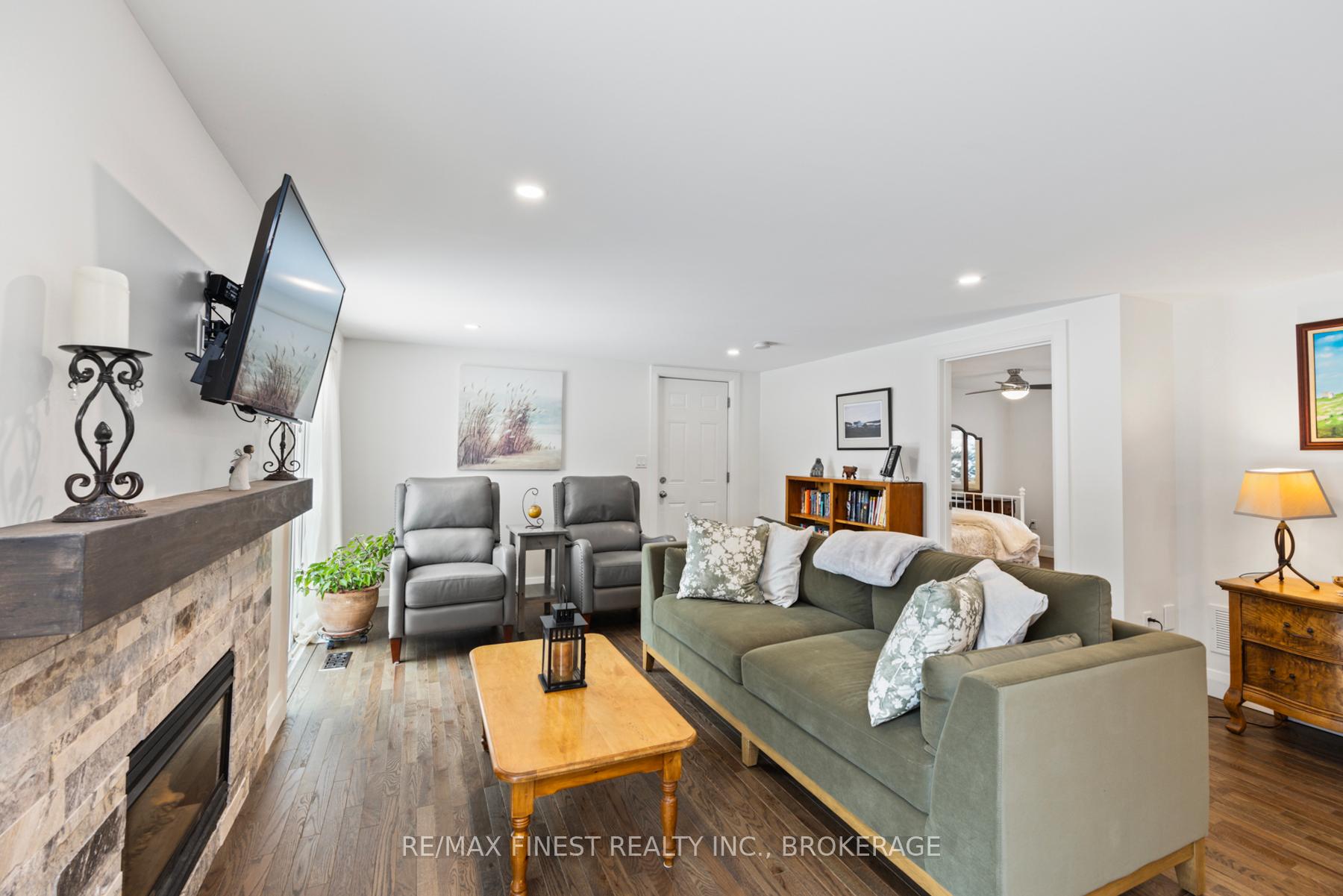 Photo 10 of 31 Manitou Crescent E, Loyalist, Amherstview — HOMEH