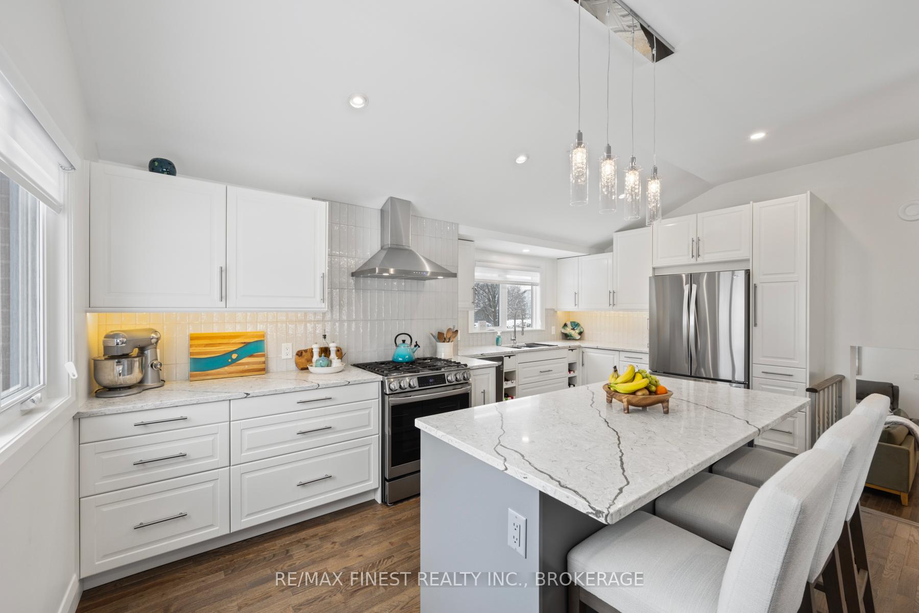 Photo 18 of 31 Manitou Crescent E, Loyalist, Amherstview — HOMEH