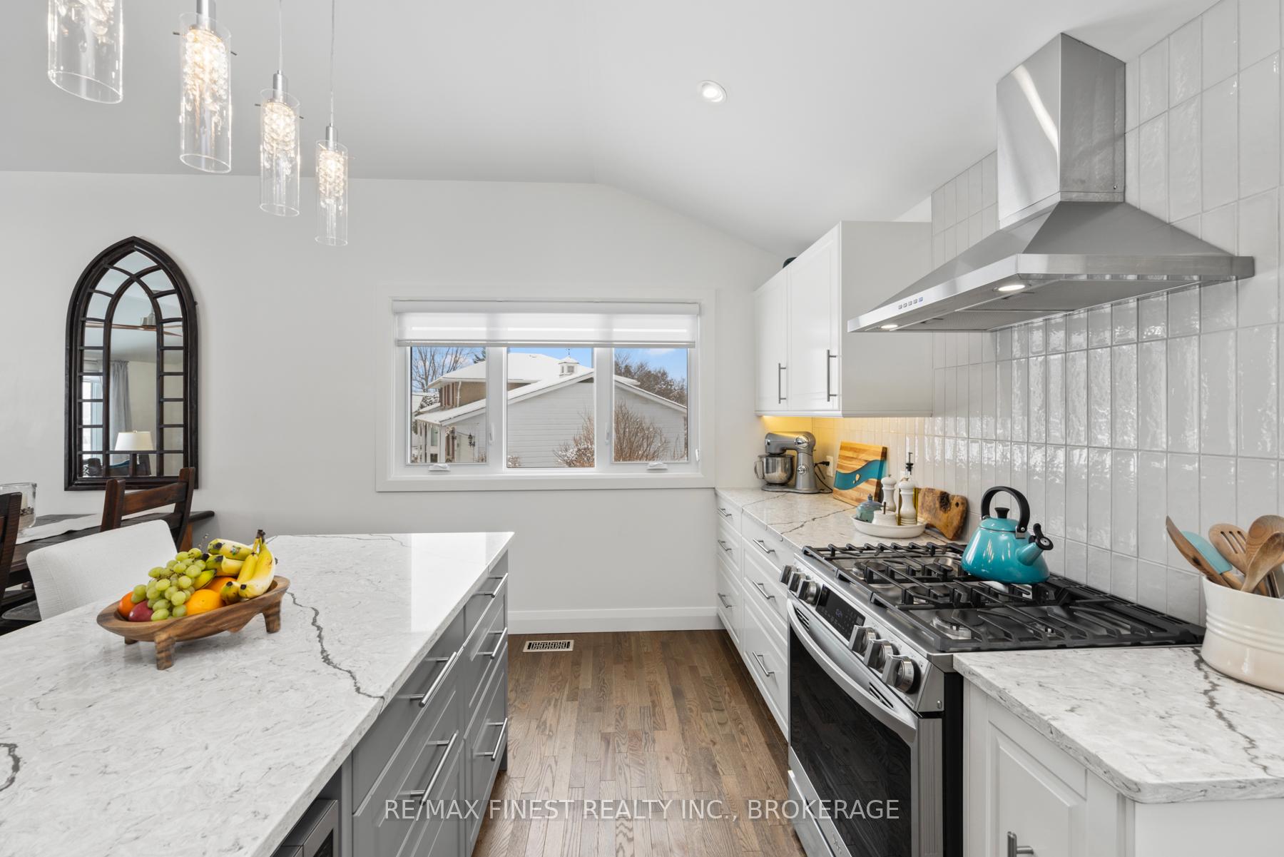 Photo 23 of 31 Manitou Crescent E, Loyalist, Amherstview — HOMEH