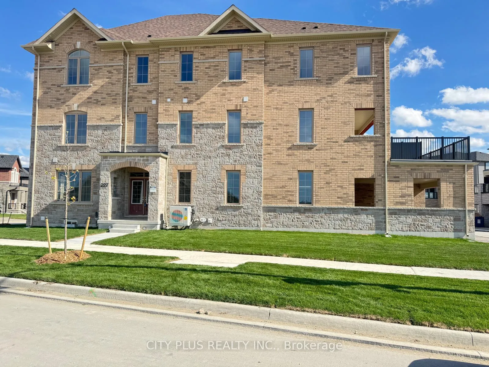 Front of 227 Leslie Richards Street