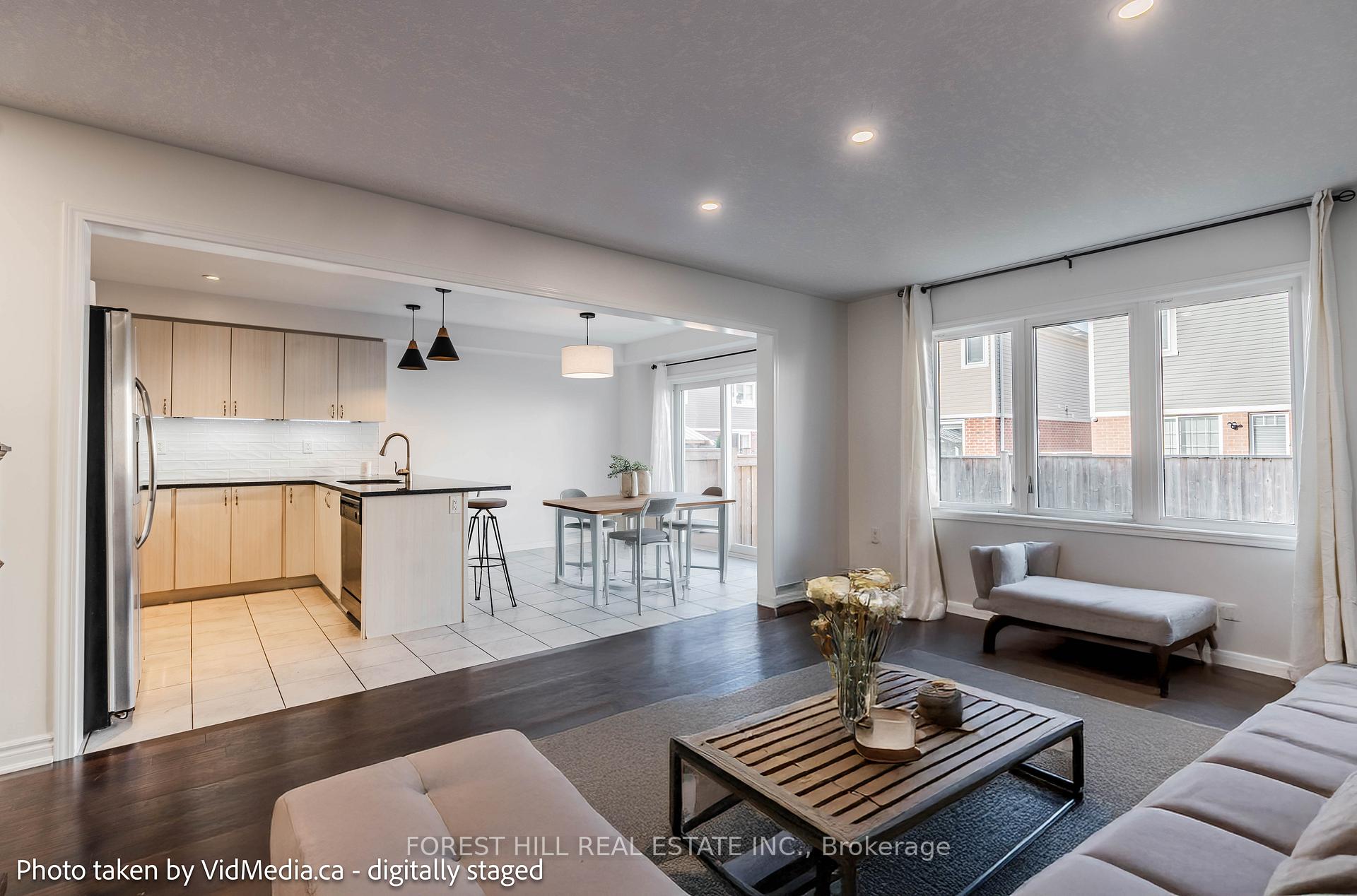 Photo 17 of 11 Glenvista Drive, Kitchener — HOMEH