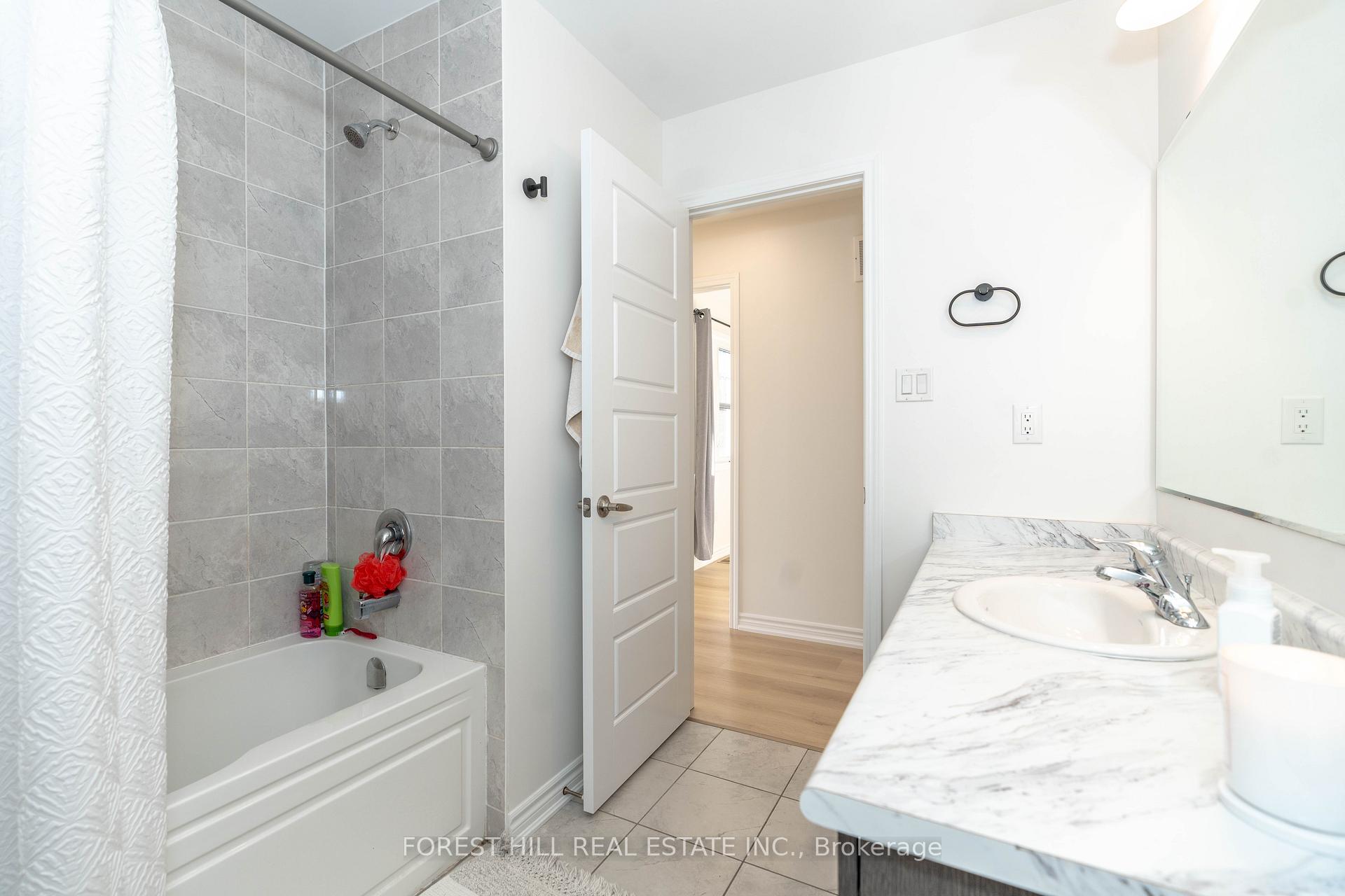 Photo 37 of 11 Glenvista Drive, Kitchener — HOMEH