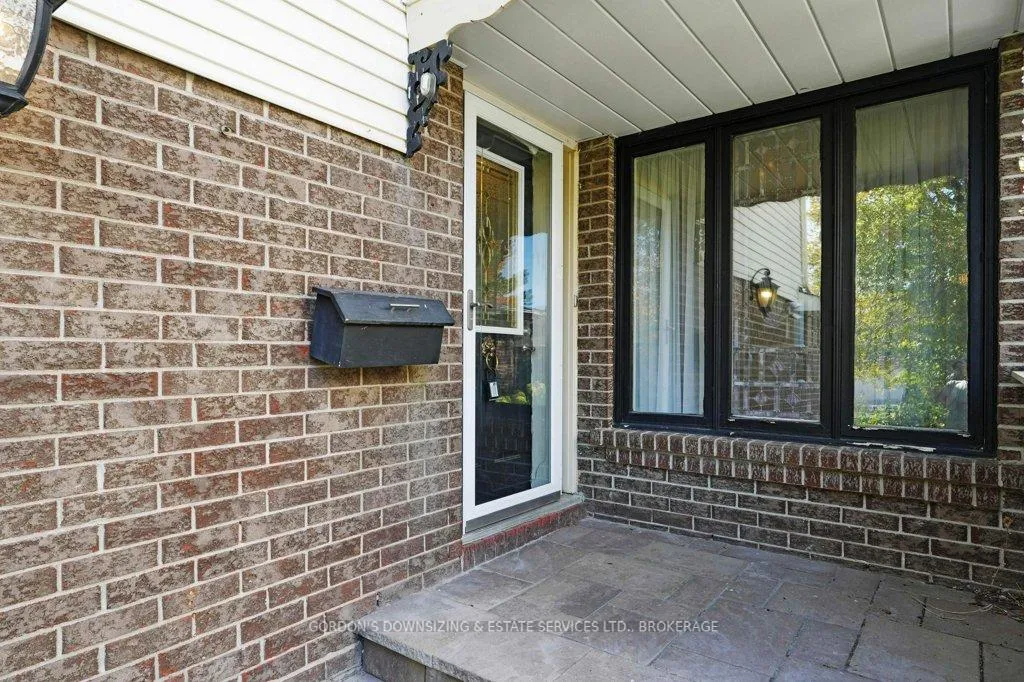 Photo 5 of 30 Chickasaw Crescent, Ottawa, Kanata - Bridlewood — HOMEH